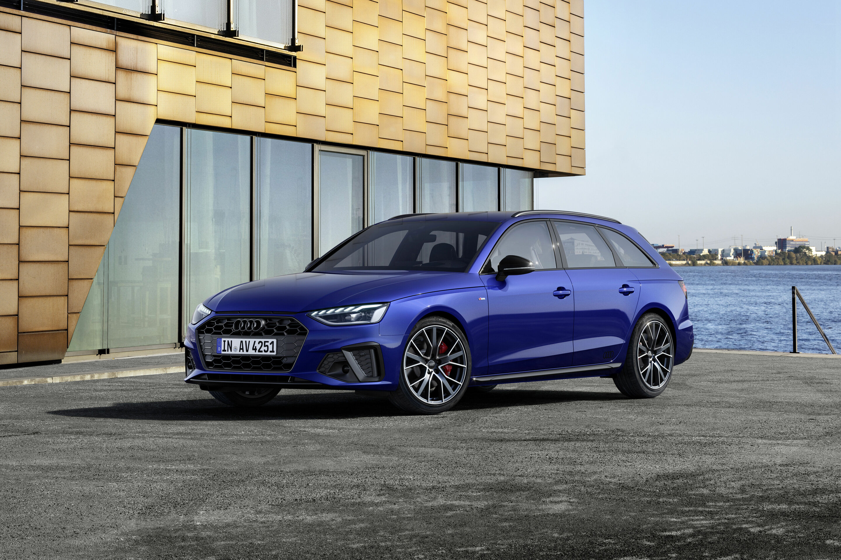 Audi A4 Avant S line competition plus