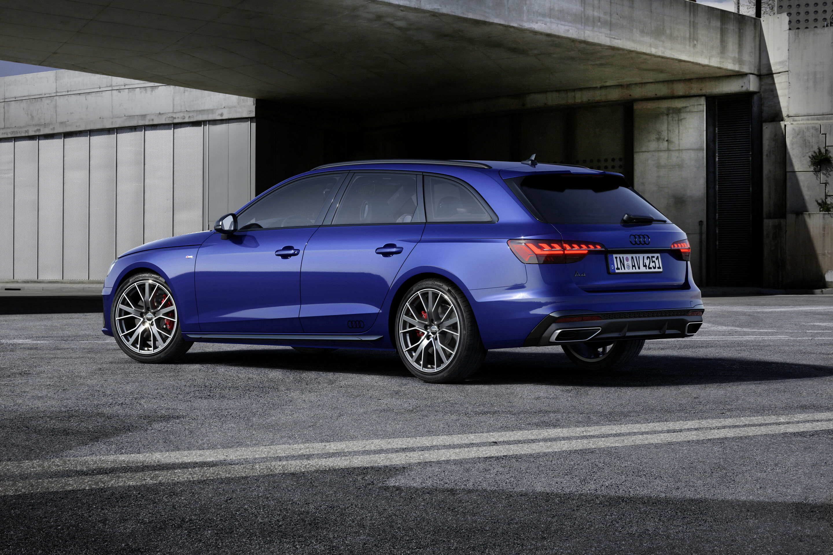 Audi A4 Avant S line competition plus