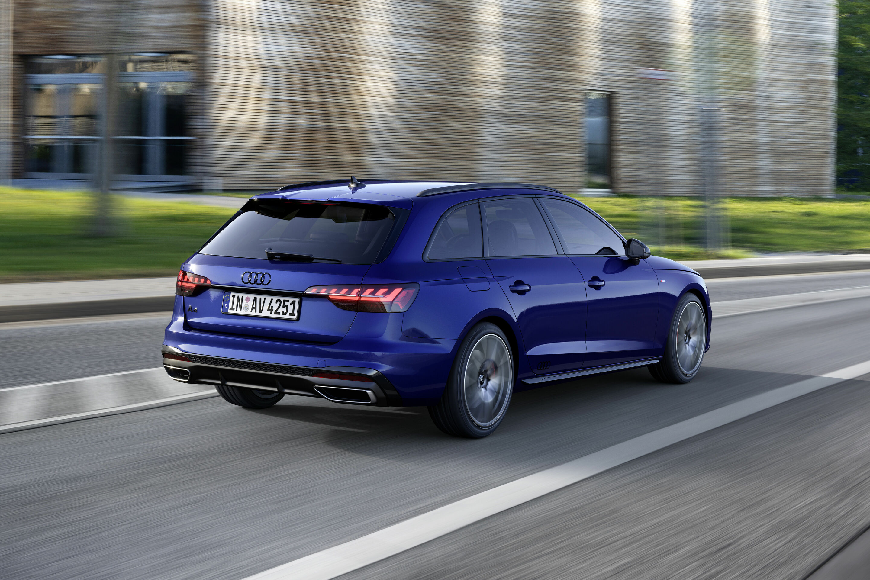 Audi A4 Avant S line competition plus