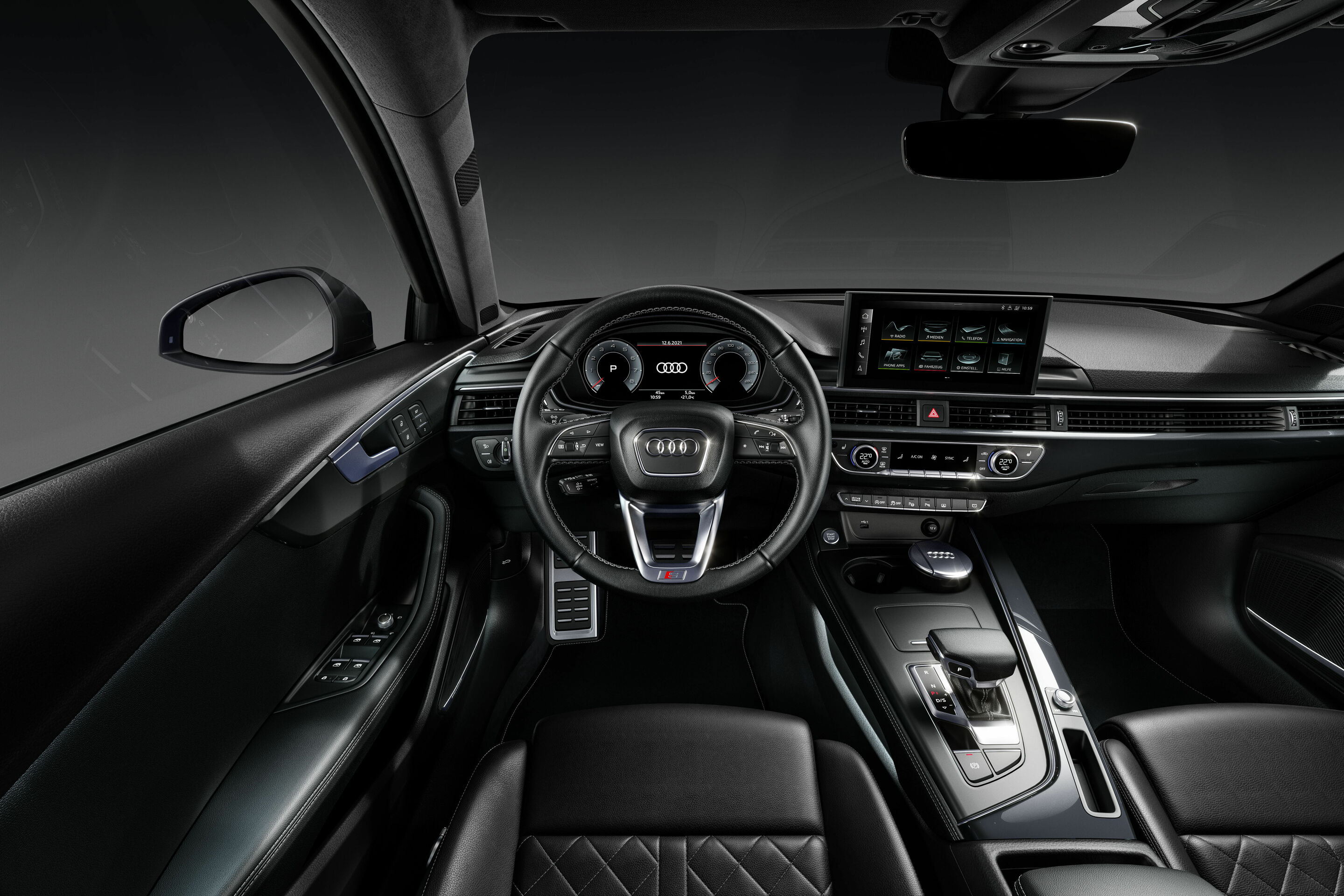 Audi A4 Avant S line competition plus