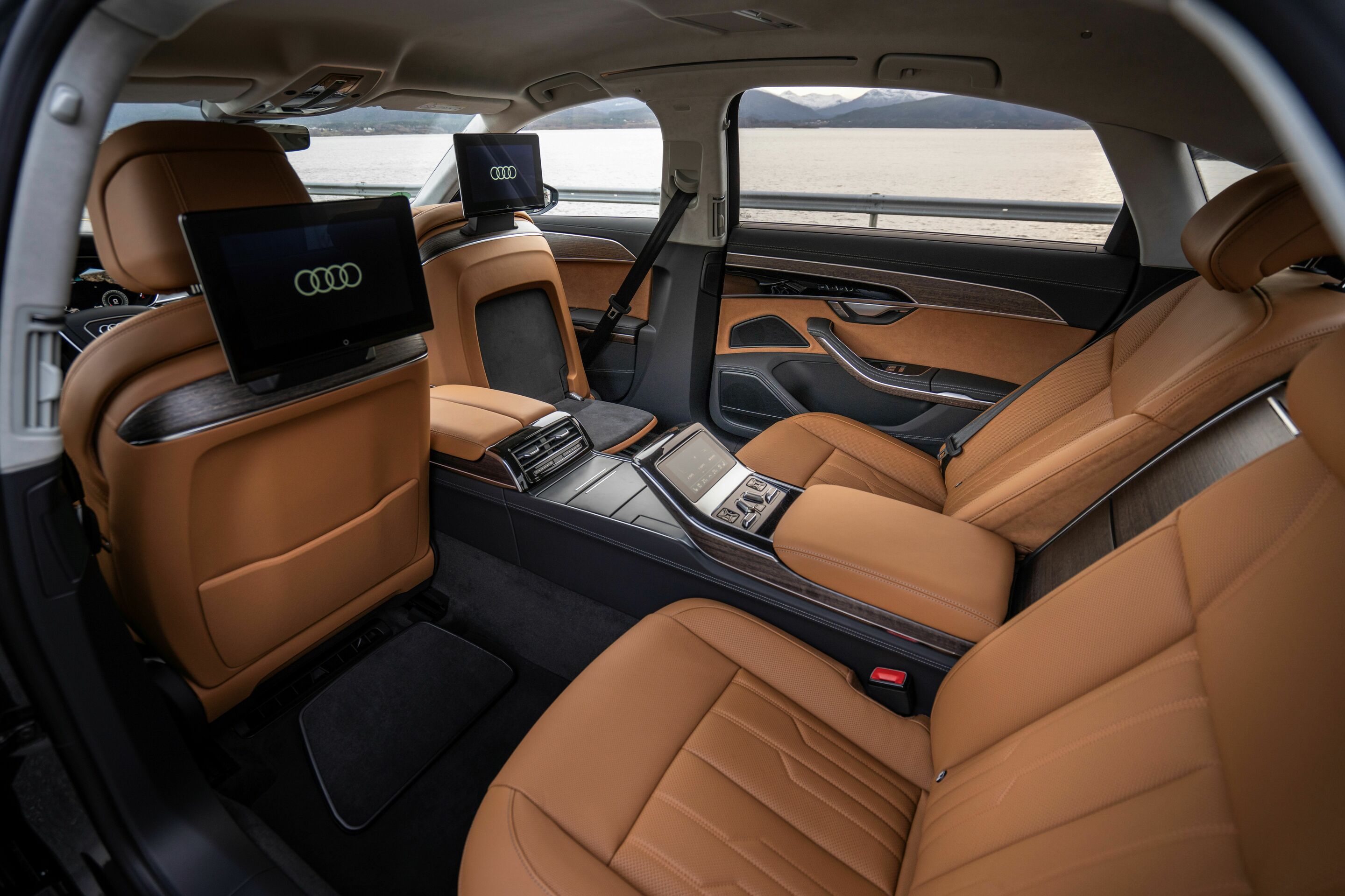 Emotionale Premiummobilität: Innenraum des Audi A8 bietet