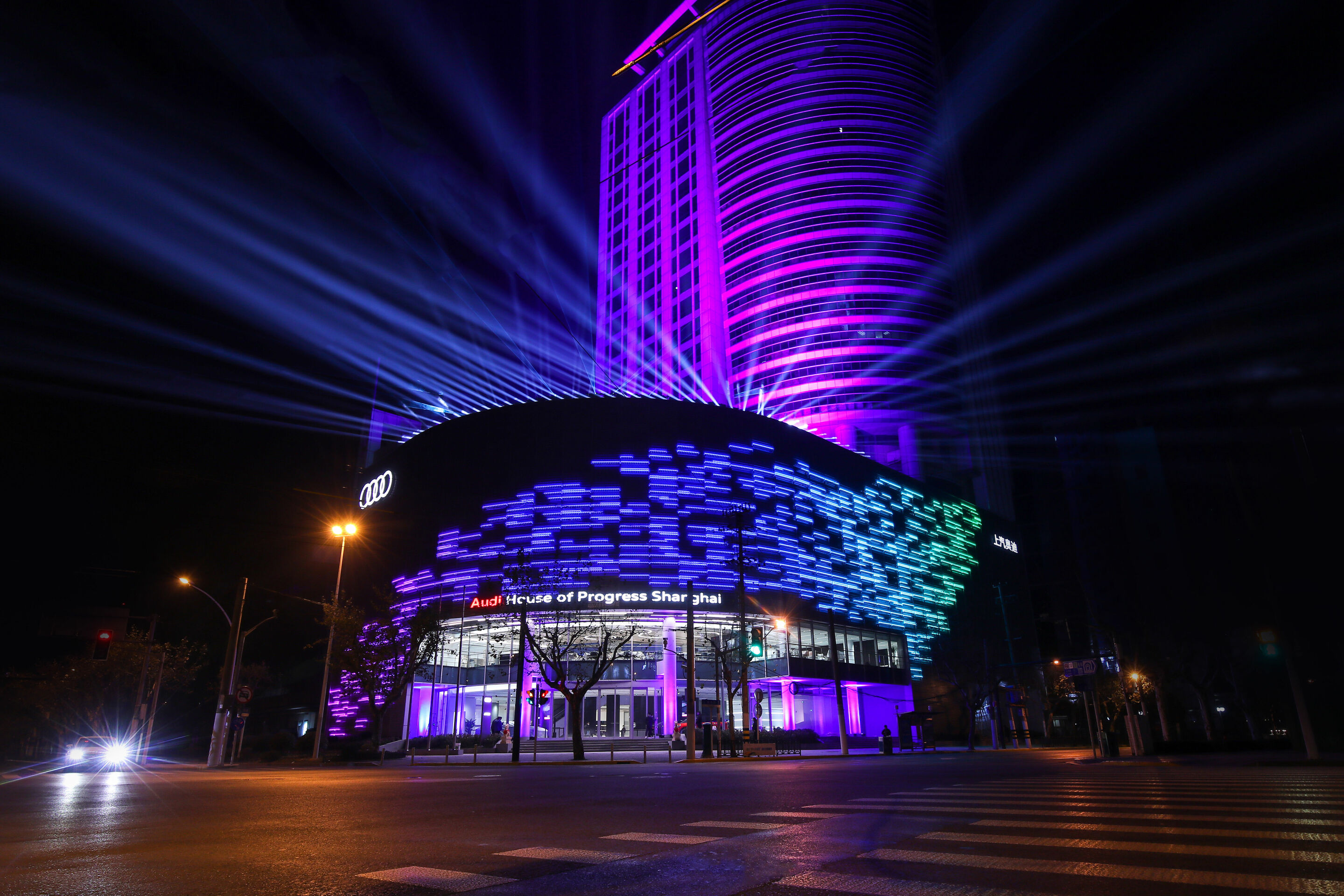 SAIC Audi eröffnet weltweit größten Audi Store in Shanghai