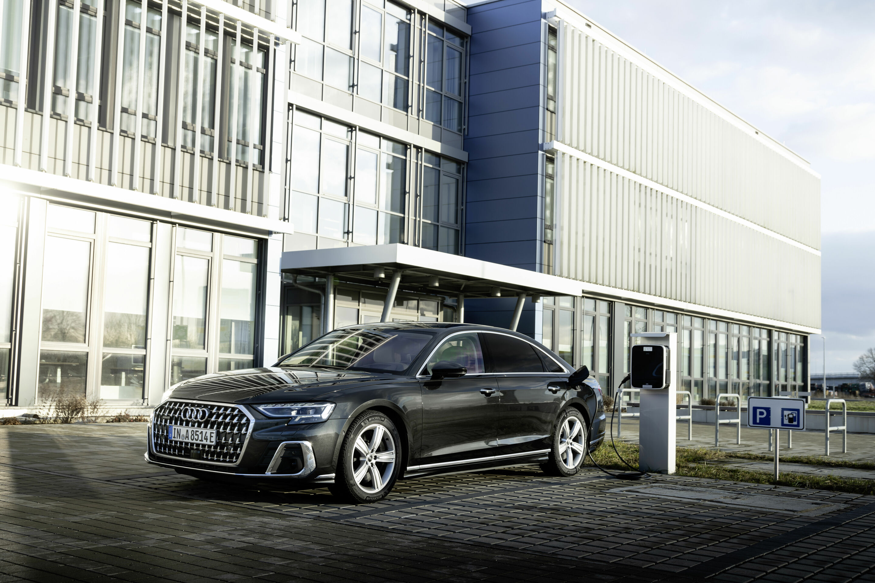 Audi A8 L TFSI e