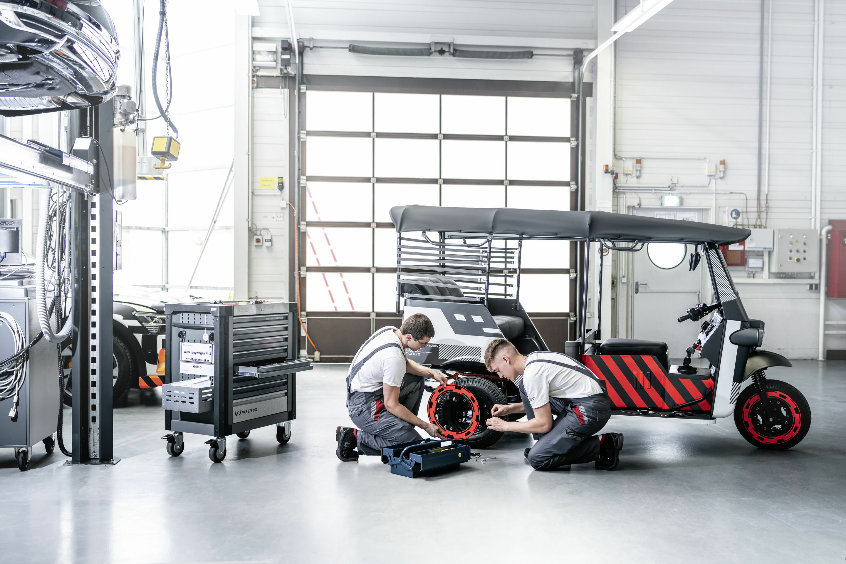 Second-Life-Anwendung: Audi e-tron Batteriemodule elektrifizieren Rikschas in Indien