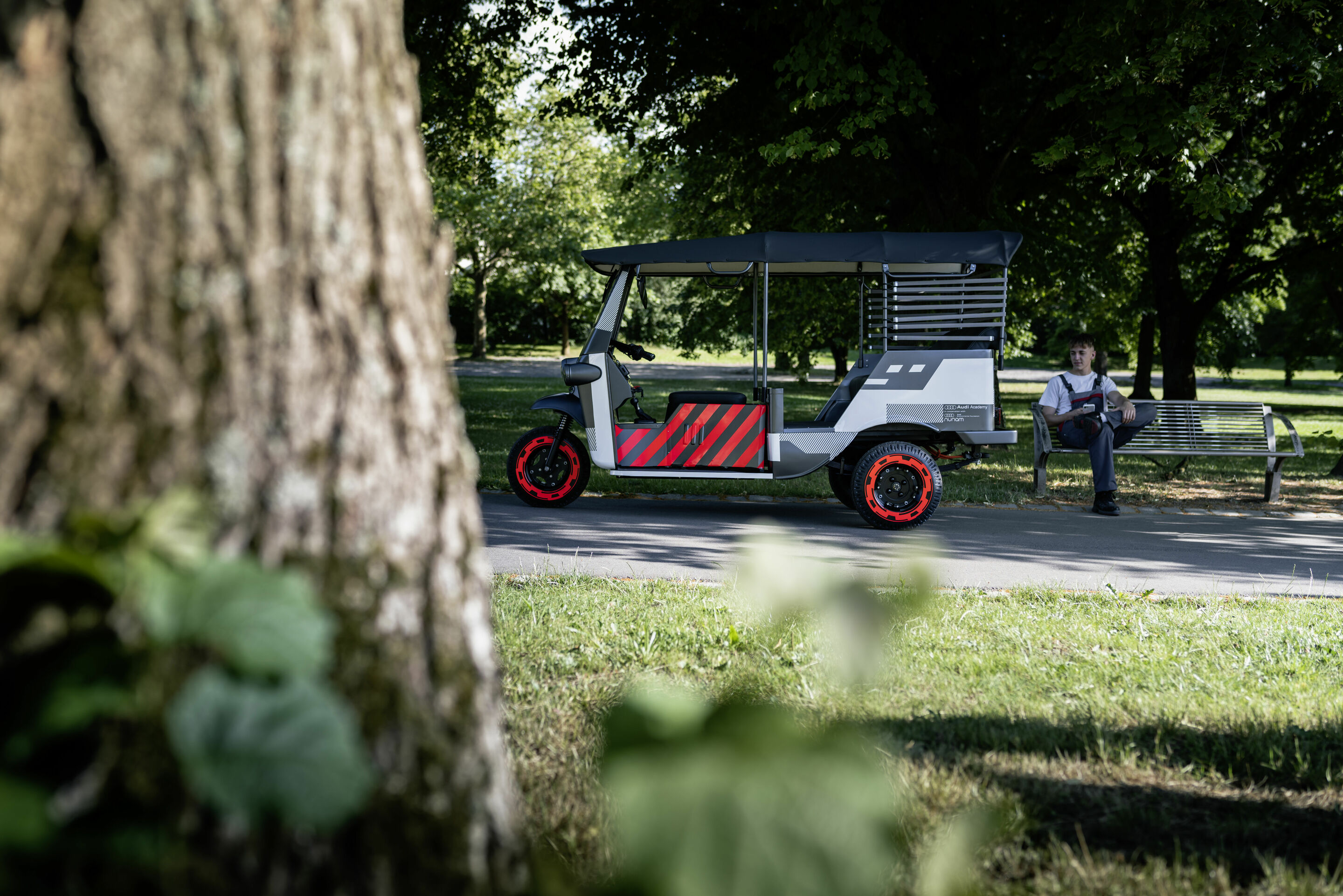 Second-Life-Anwendung: Audi e-tron Batteriemodule elektrifizieren Rikschas in Indien