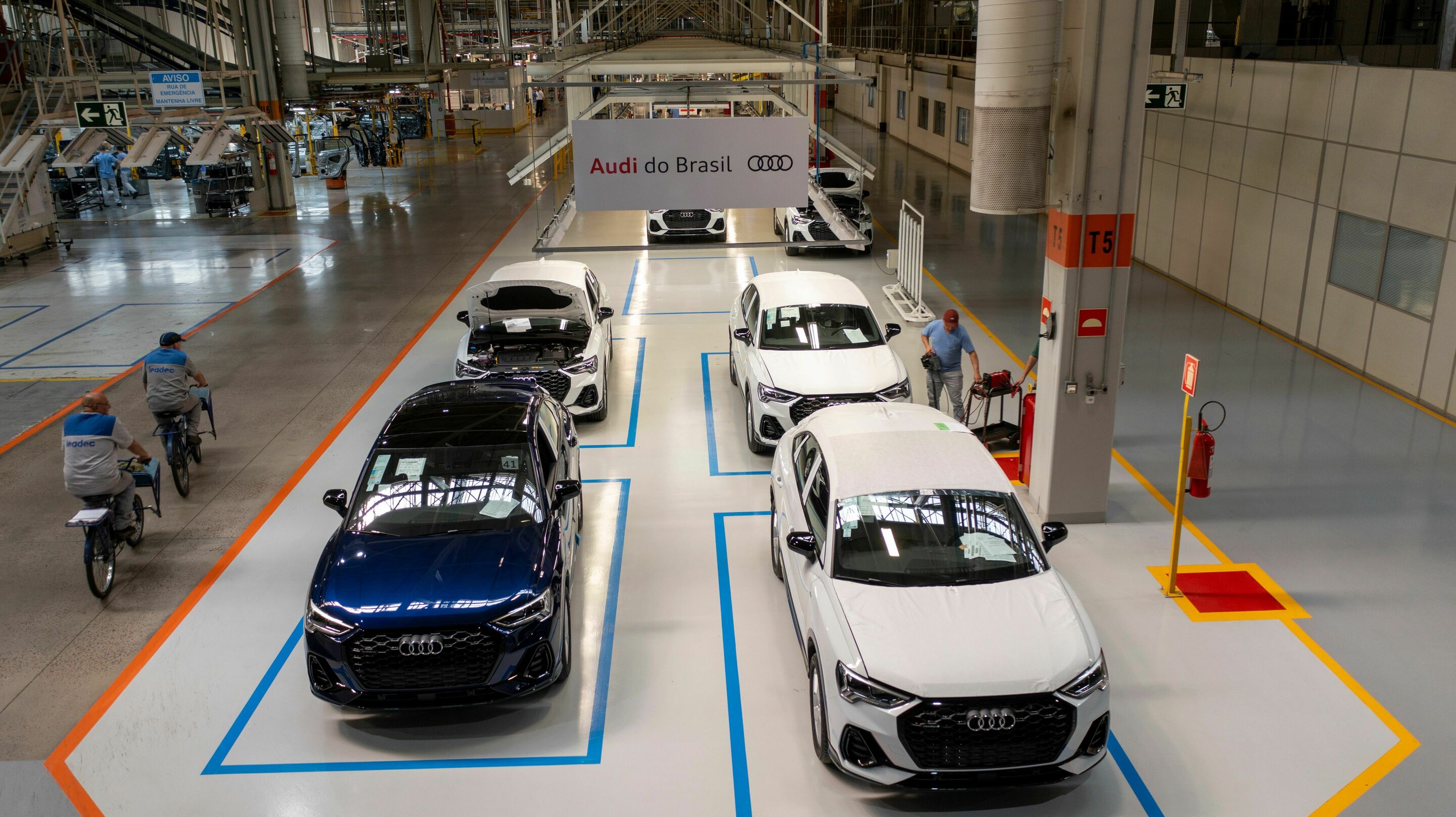 Audi do Brasil relaunches its national production line in Paraná with the new Audi Q3 and Q3 Sportback