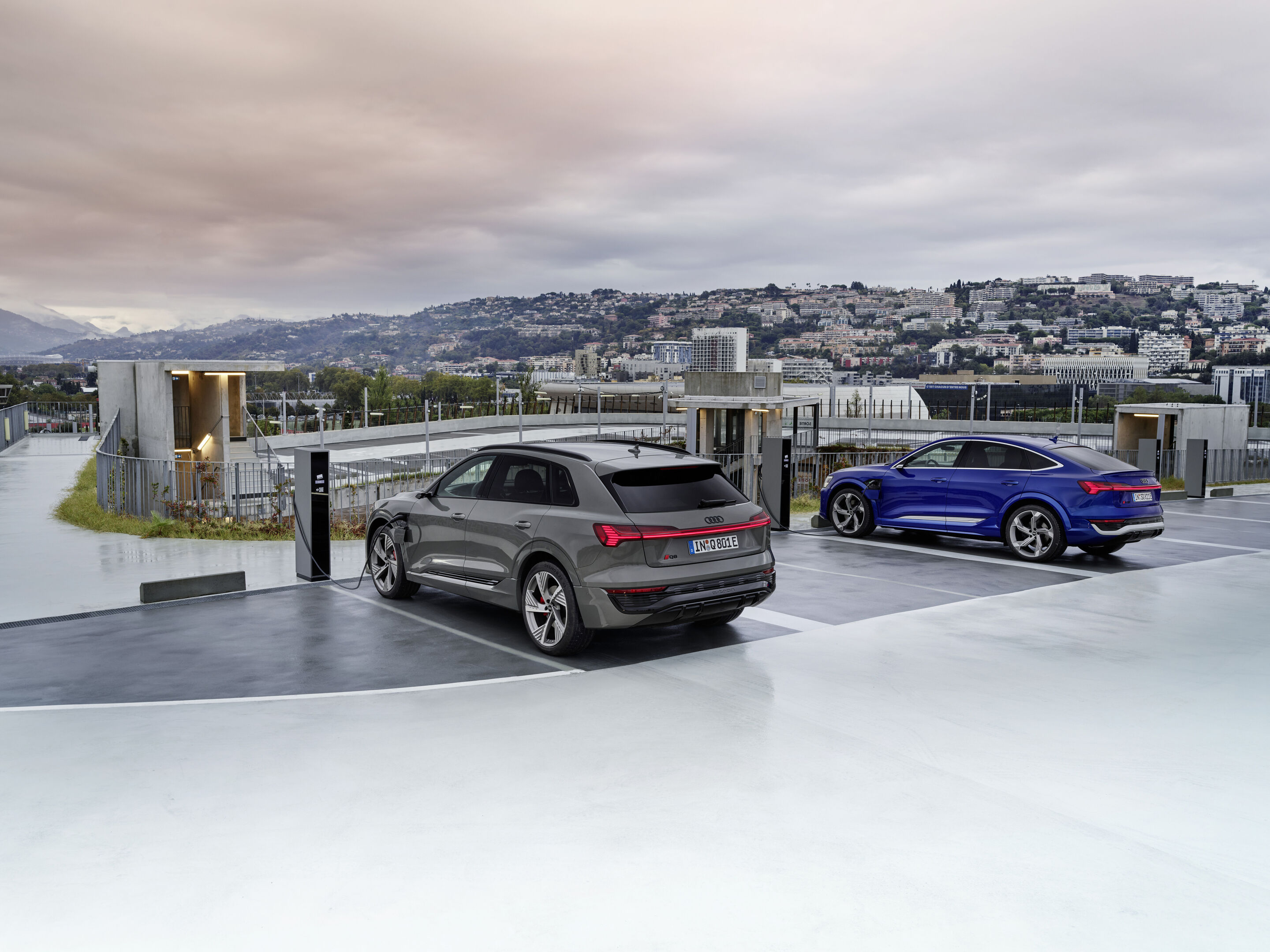 Audi Q8 55 e-tron quattro, Audi SQ8 Sportback e-tron