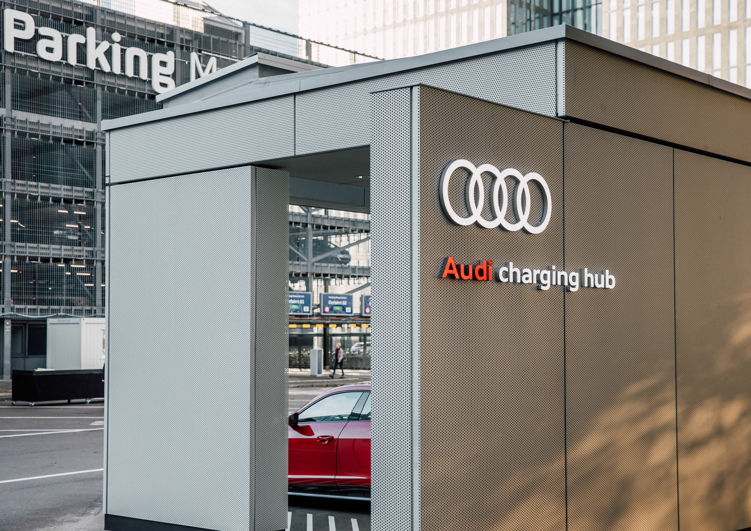 Elektrisierendes Opening des ersten Audi charging hub in Zürich