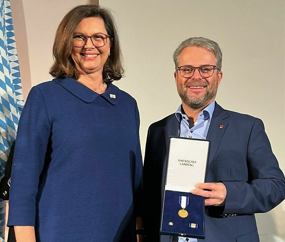 Bayerischer Verfassungsorden für Audi Gesamtbetriebsratsvorsitzenden Peter Mosch