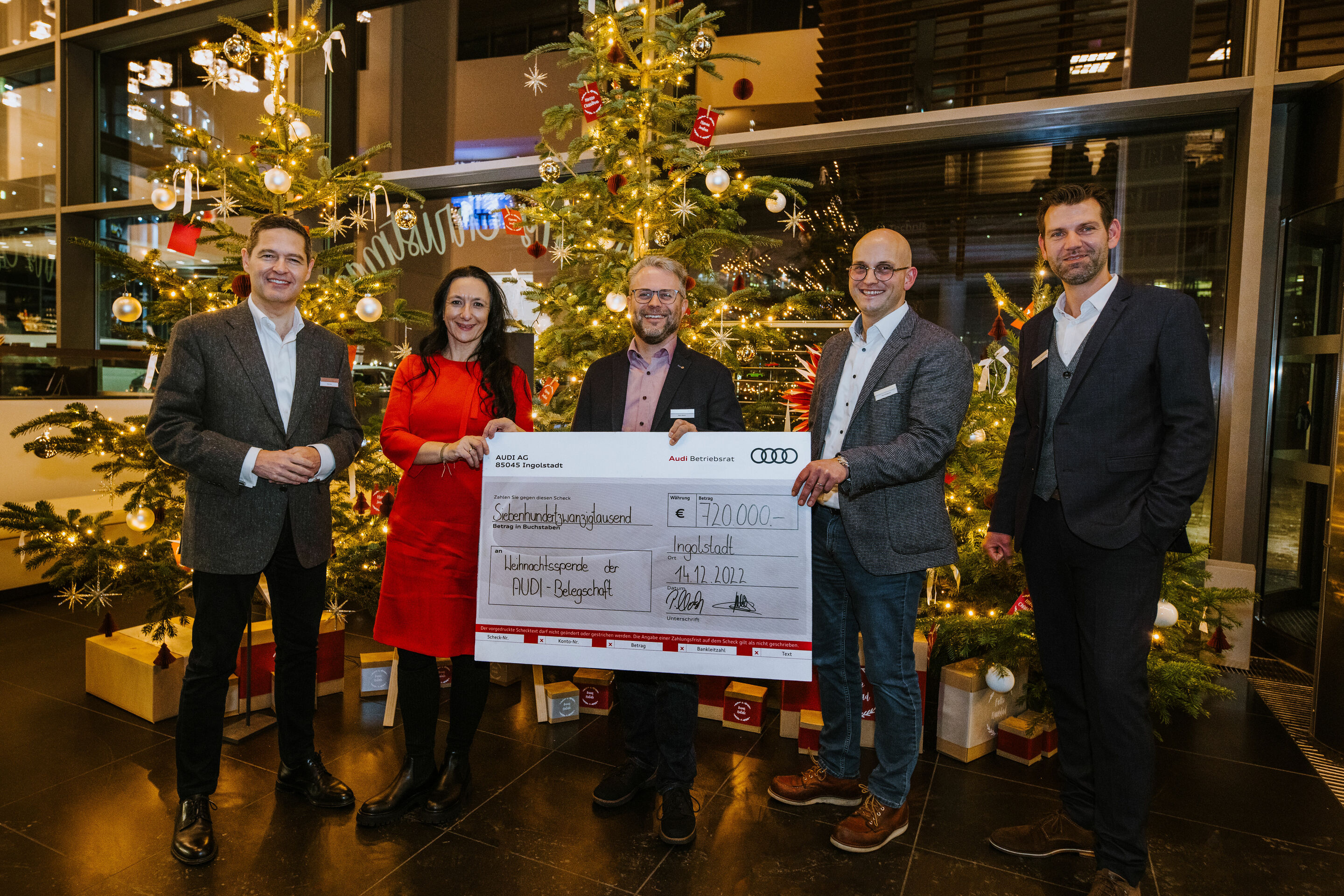 Weihnachtsspende: Audi Belegschaft spendet 720.000 Euro