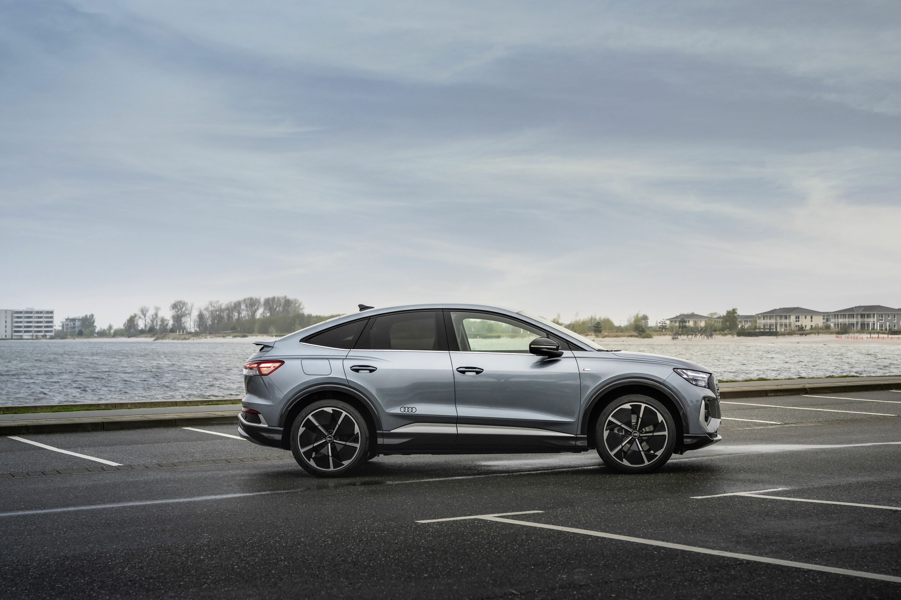 Q4 Sportback e-tron