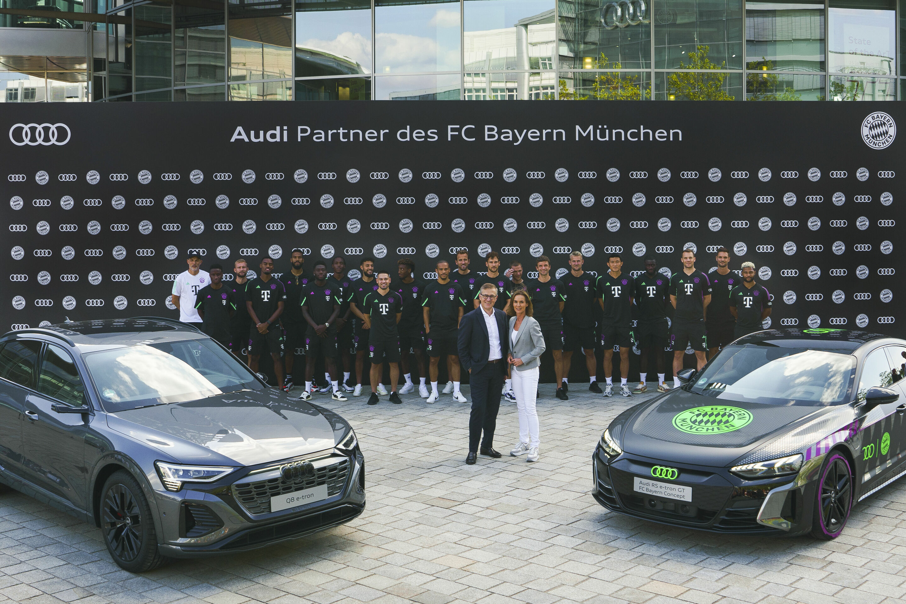 FC Bayern receives new company cars – Audi sells players' previous cars |  Audi MediaCenter