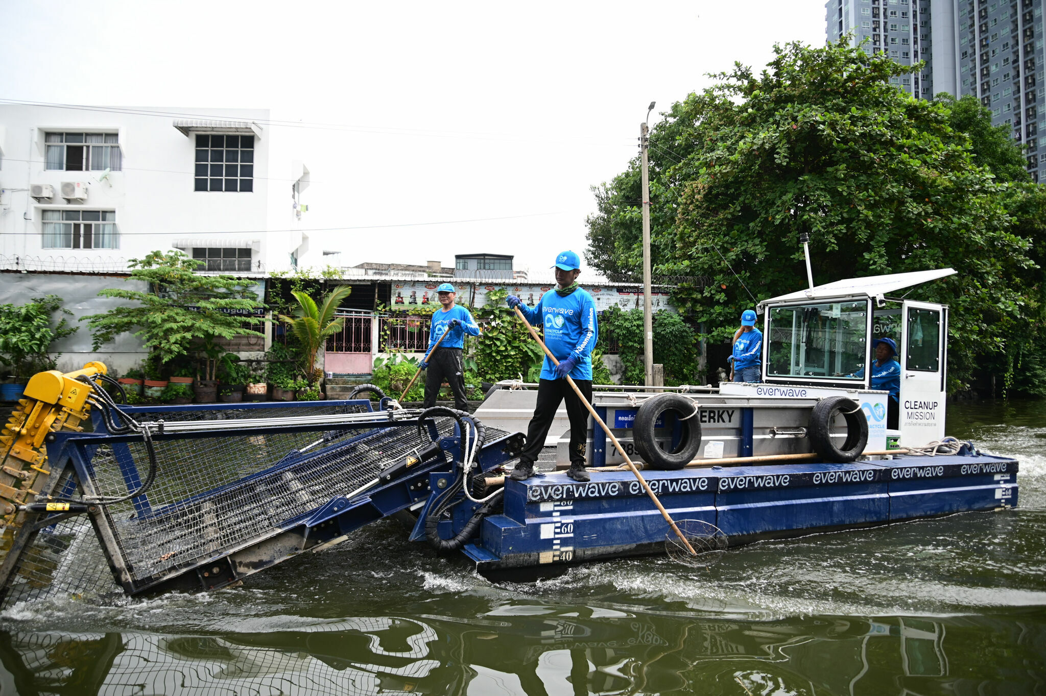 Using high-tech and local partners to combat plastic garbage in Thailand’s rivers