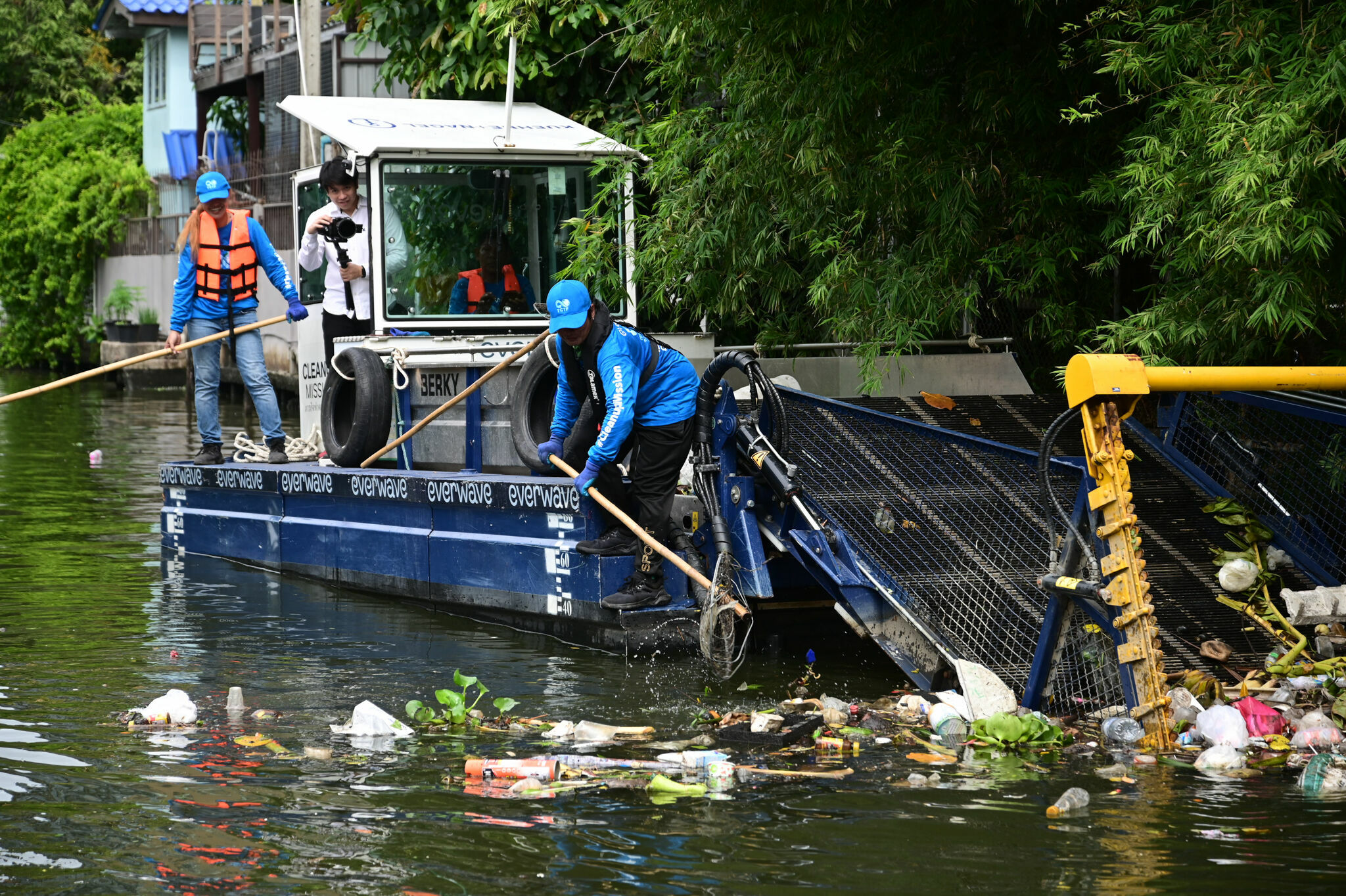 Using high-tech and local partners to combat plastic garbage in Thailand’s rivers