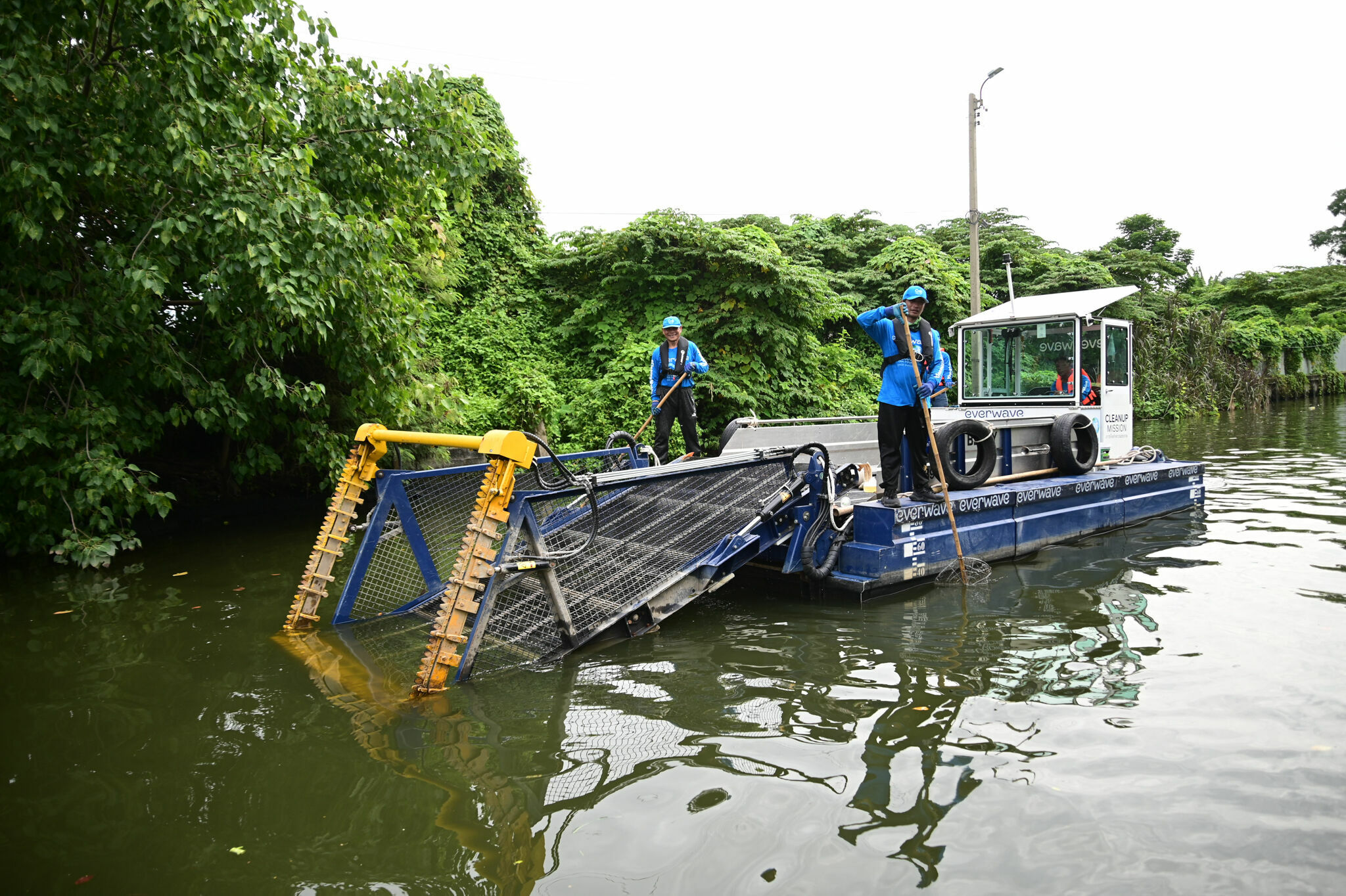 Using high-tech and local partners to combat plastic garbage in Thailand’s rivers
