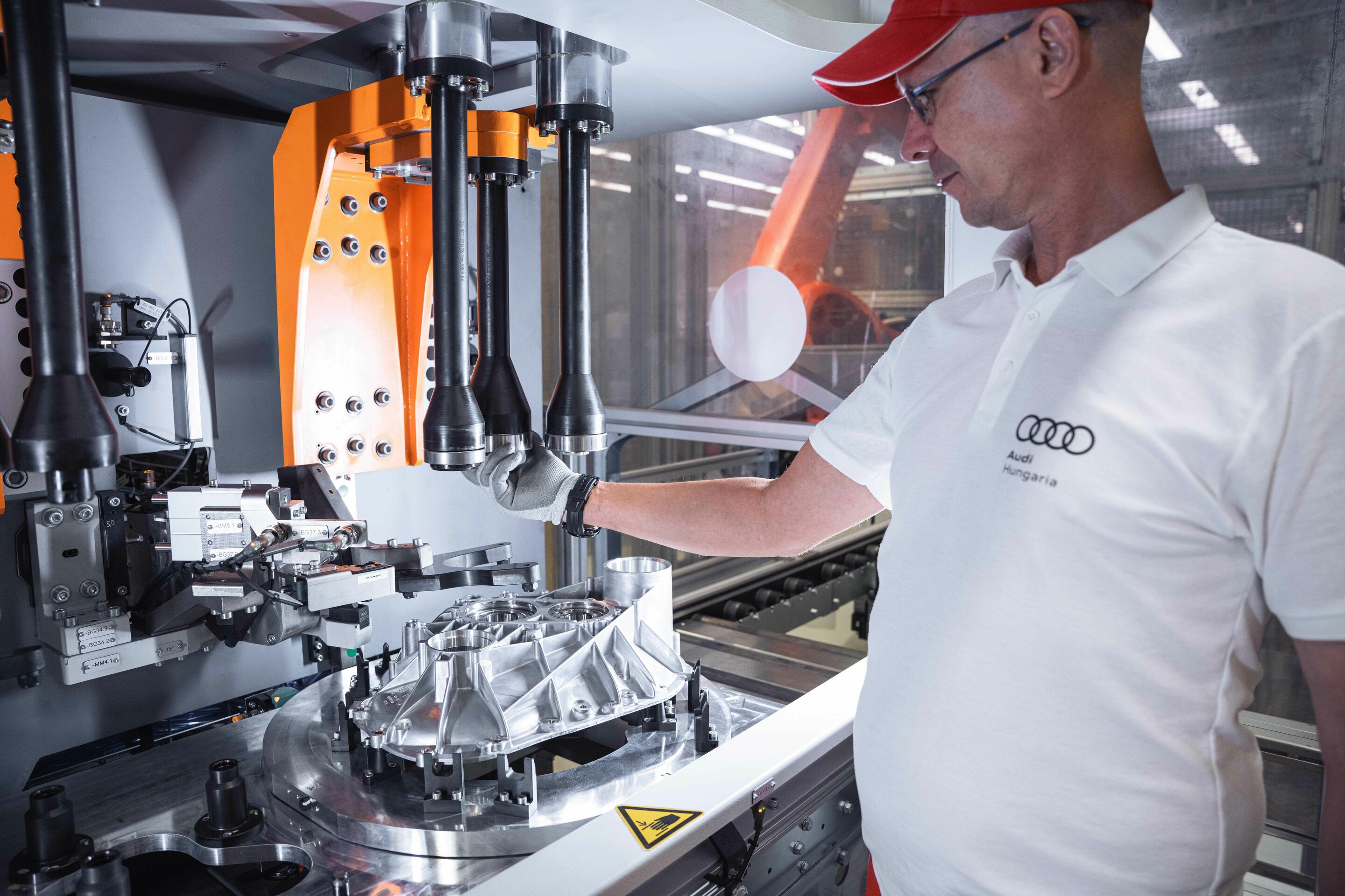 Audi startet in Győr Produktion von Elektromotoren für die PPE