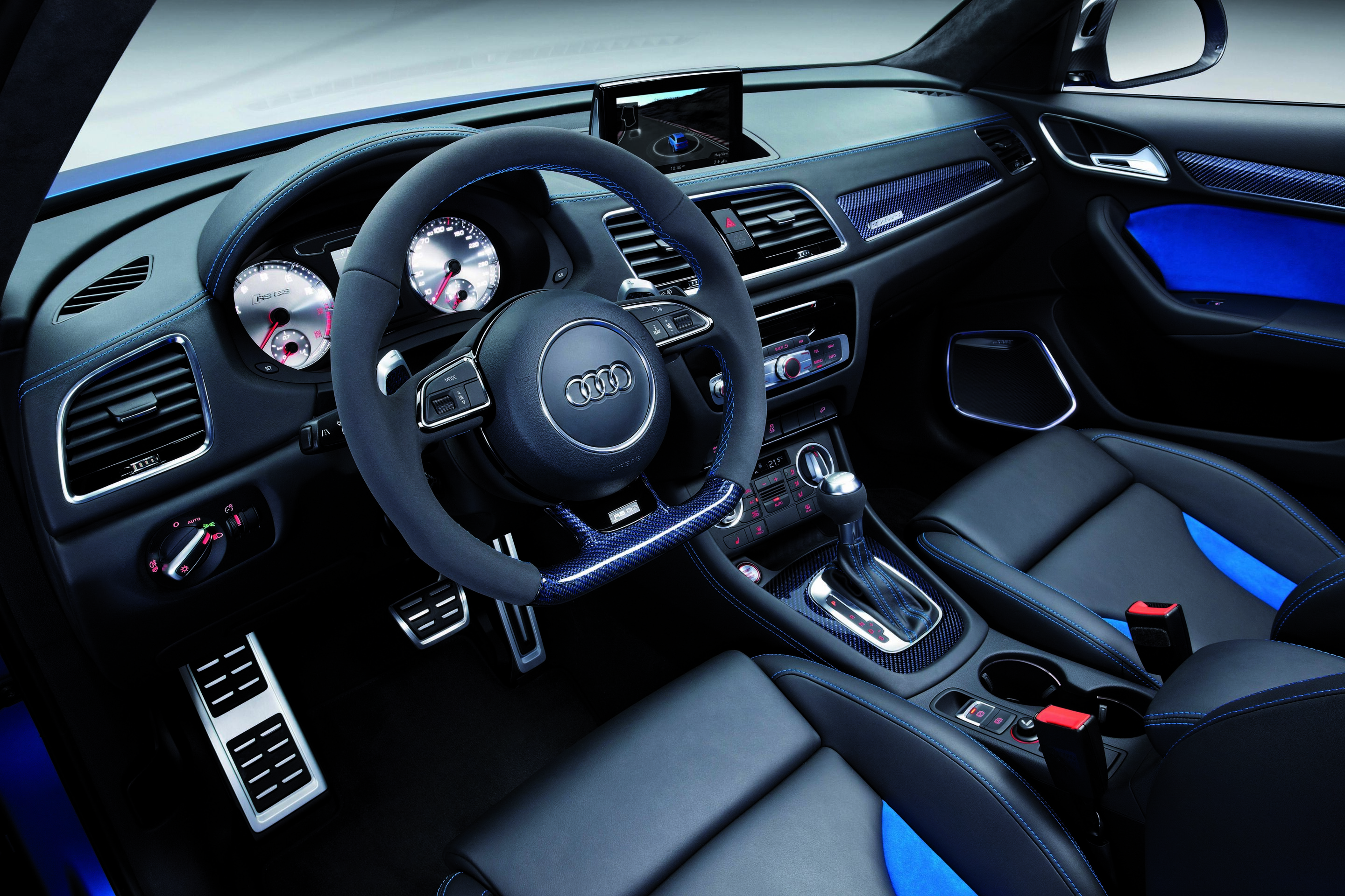 File:Audi RS Q3 Cockpit Interieur Innenraum.JPG - Wikipedia