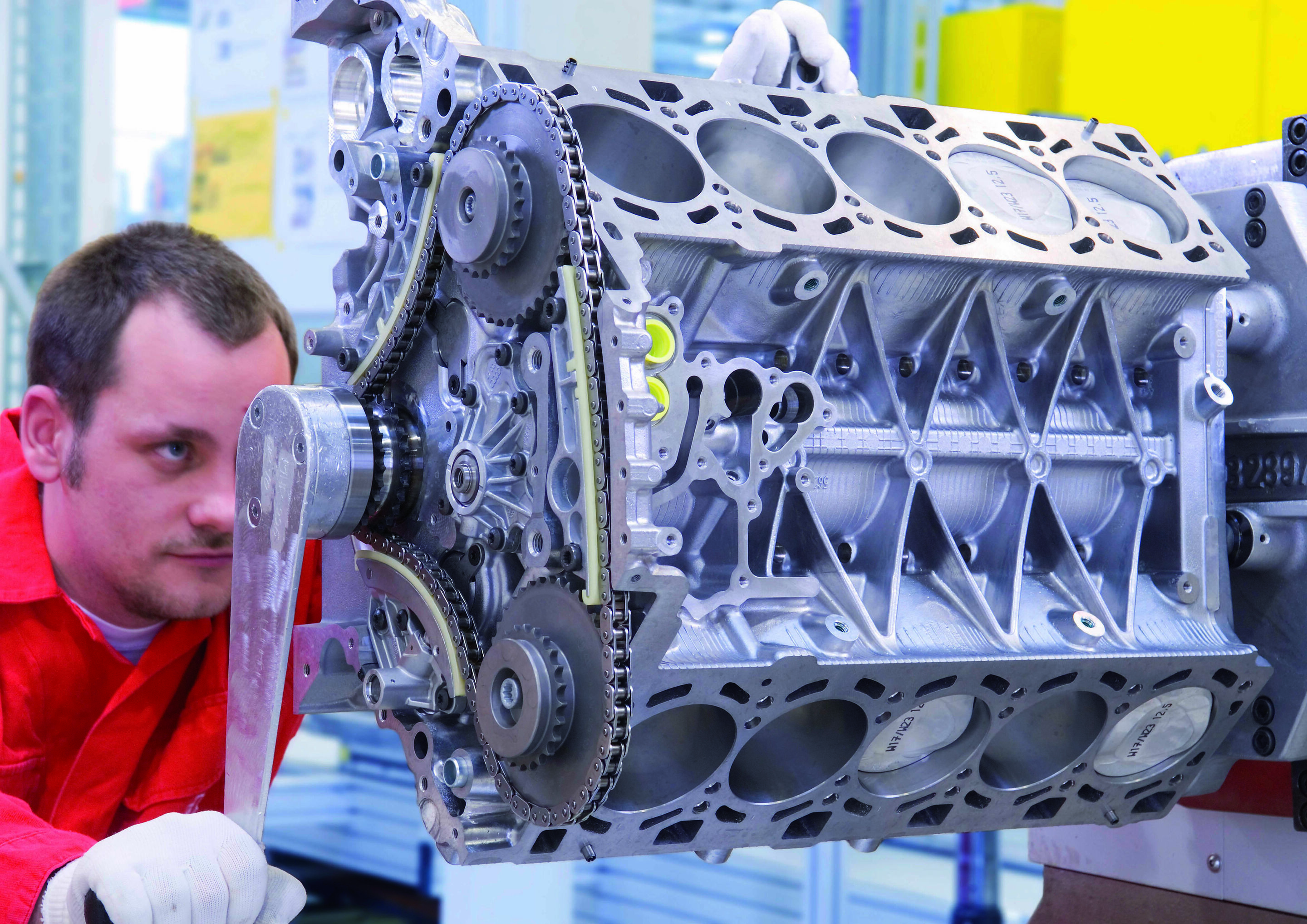 Production of the V10 with FSI technology at AUDI HUNGARIA Motor Kft. in Györ