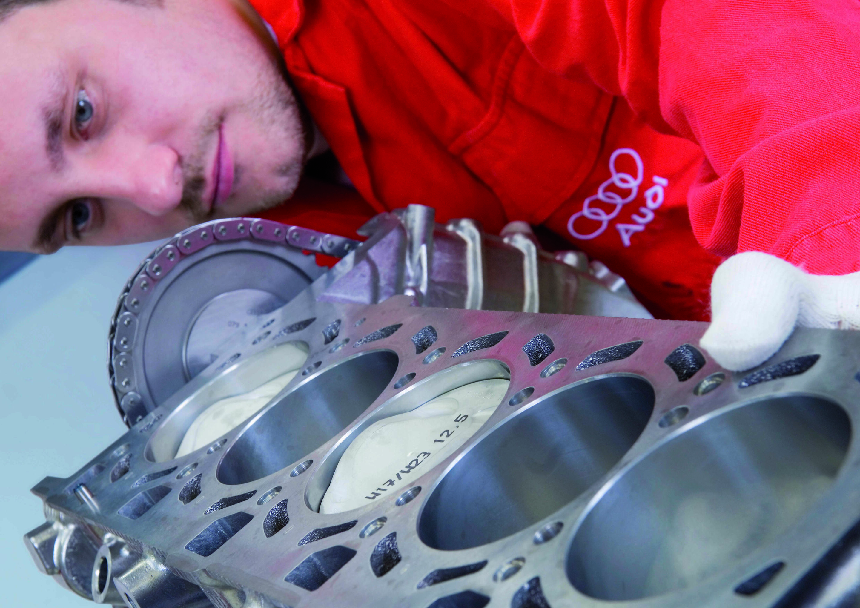 Production of the V10 with FSI technology at AUDI HUNGARIA Motor Kft. in Györ