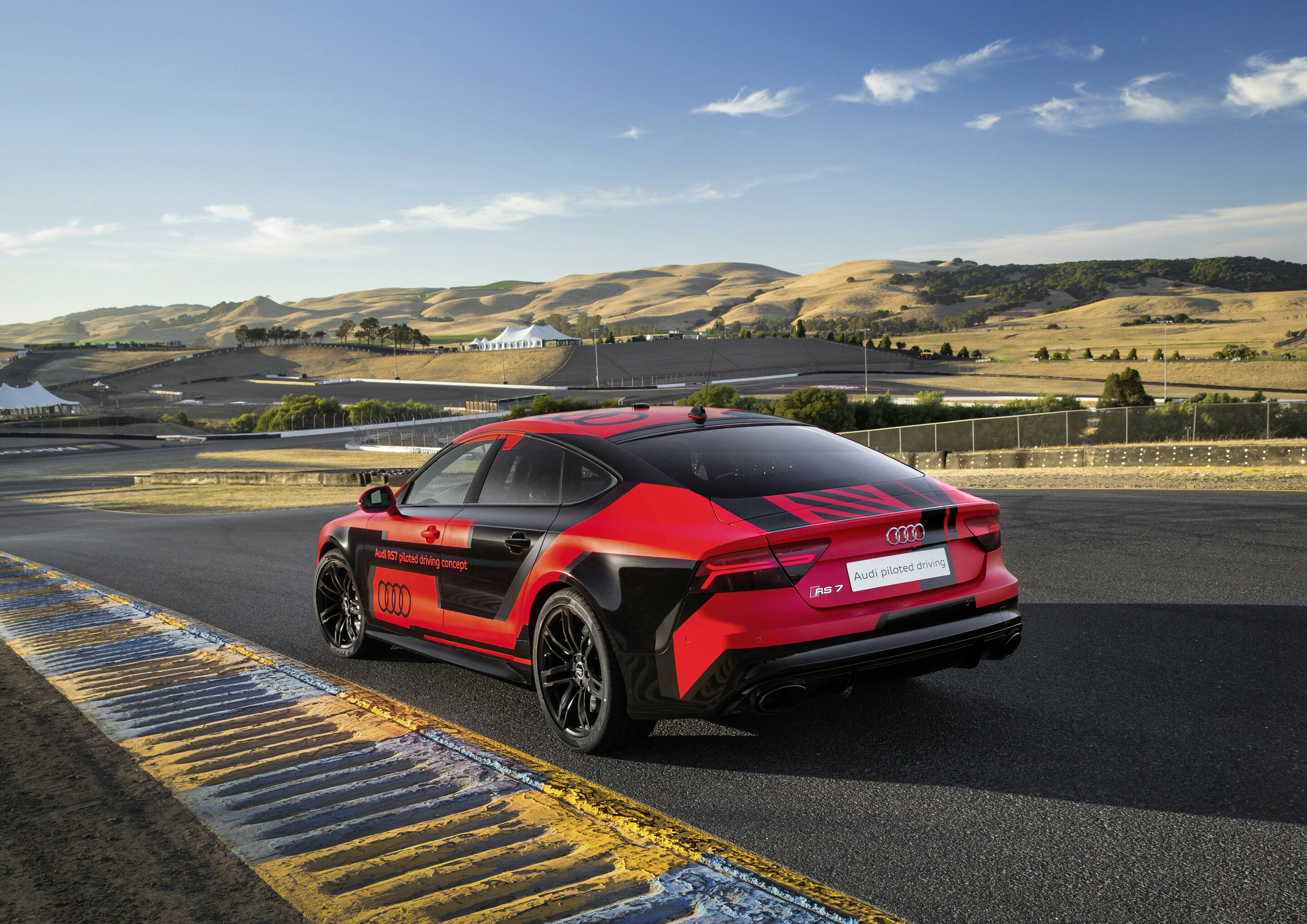 Audi RS 7 piloted driving concept (2015 „Robby“)