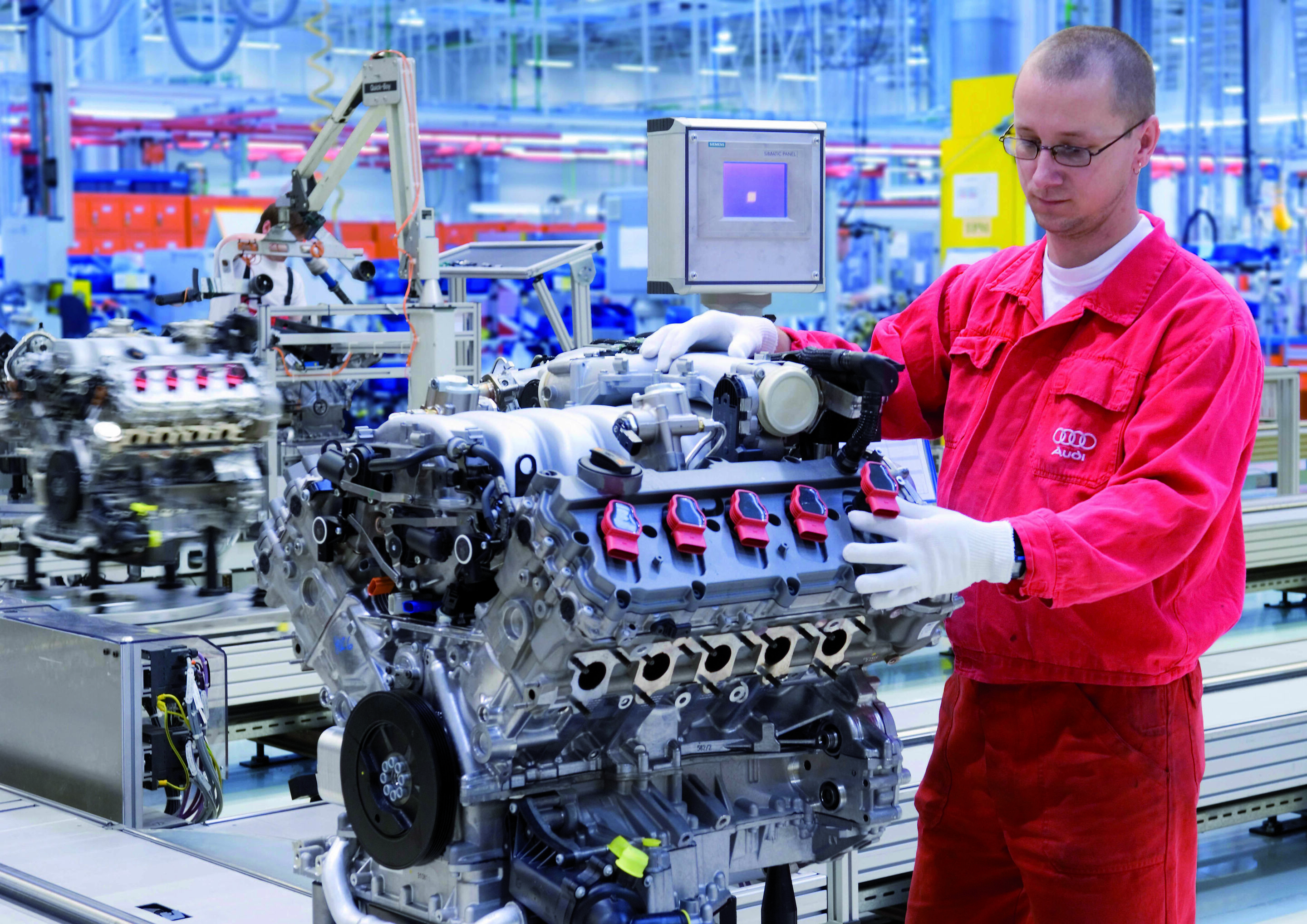 Production of the V10 with FSI technology at AUDI HUNGARIA Motor Kft. in Györ