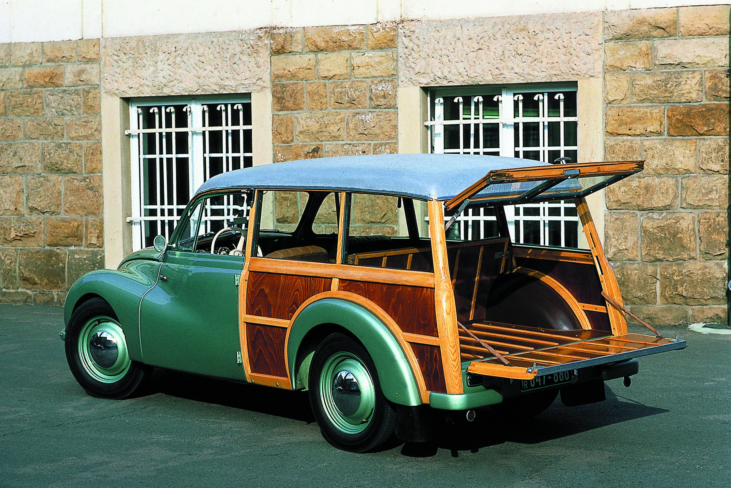 Frisch restauriert: DKW Meisterklasse Universal, Typ F 89 S, aus dem Jahre 1951 (Rückansicht)