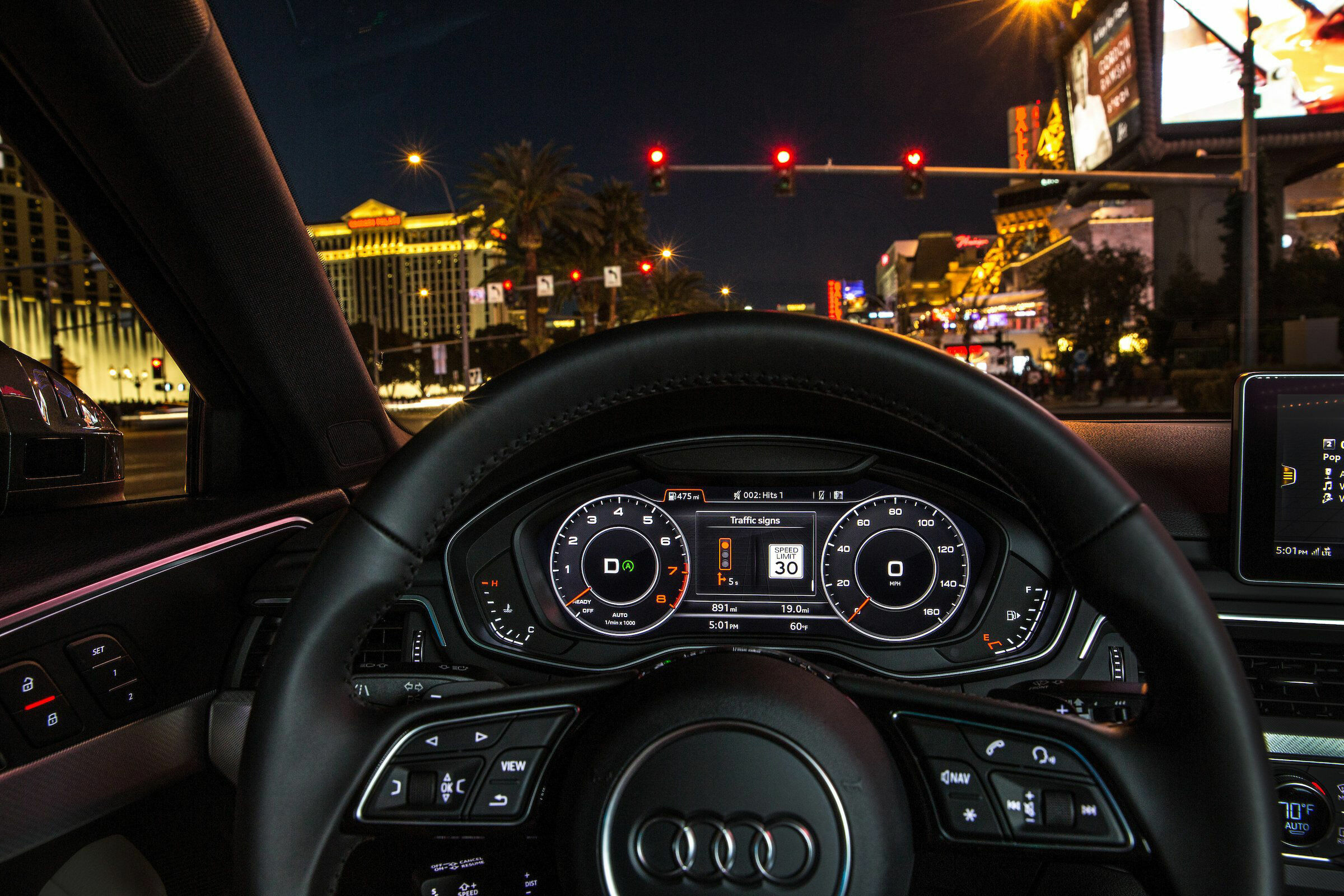 Audi networks with traffic lights in the USA
