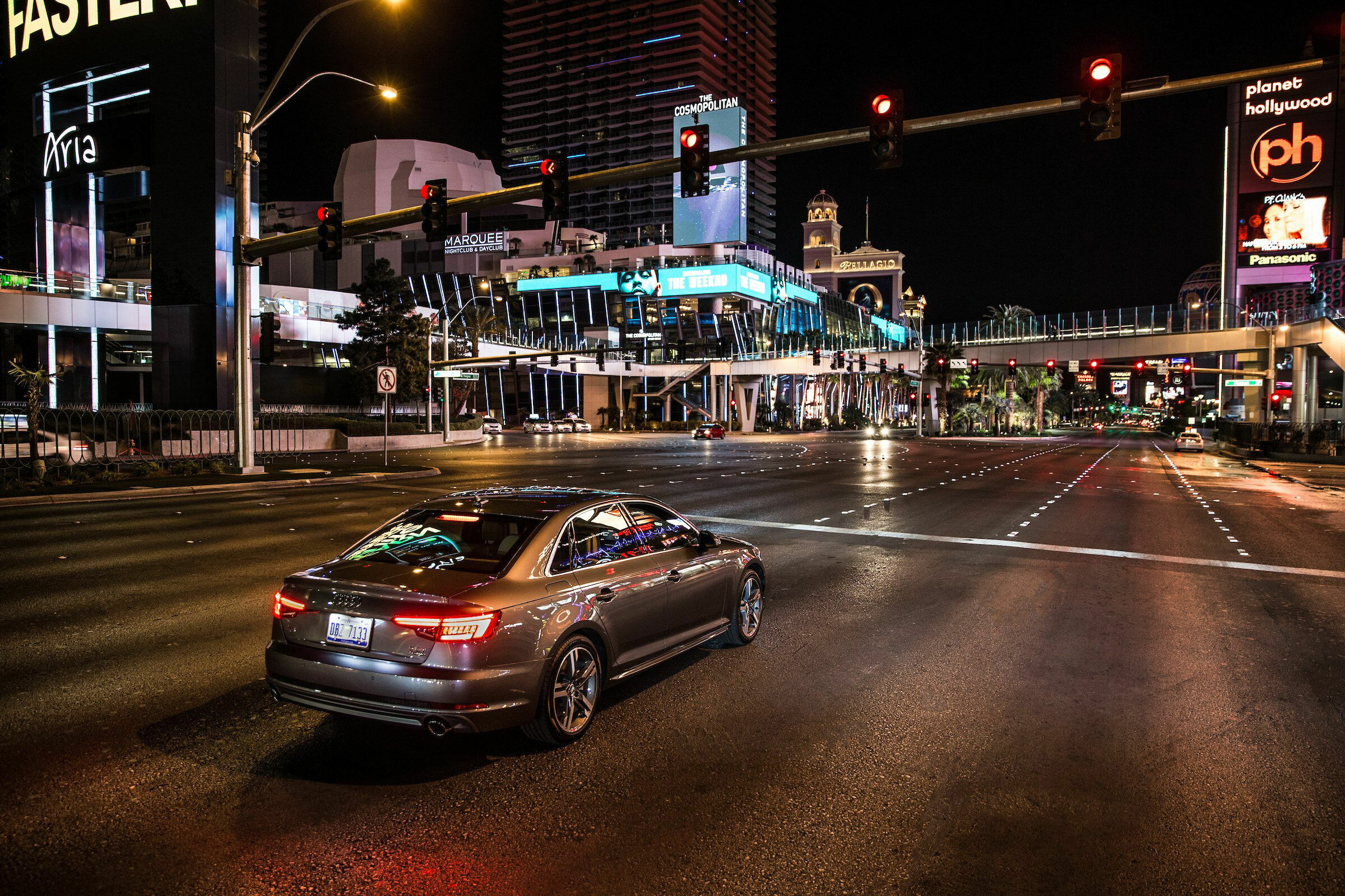 Audi networks with traffic lights in the USA