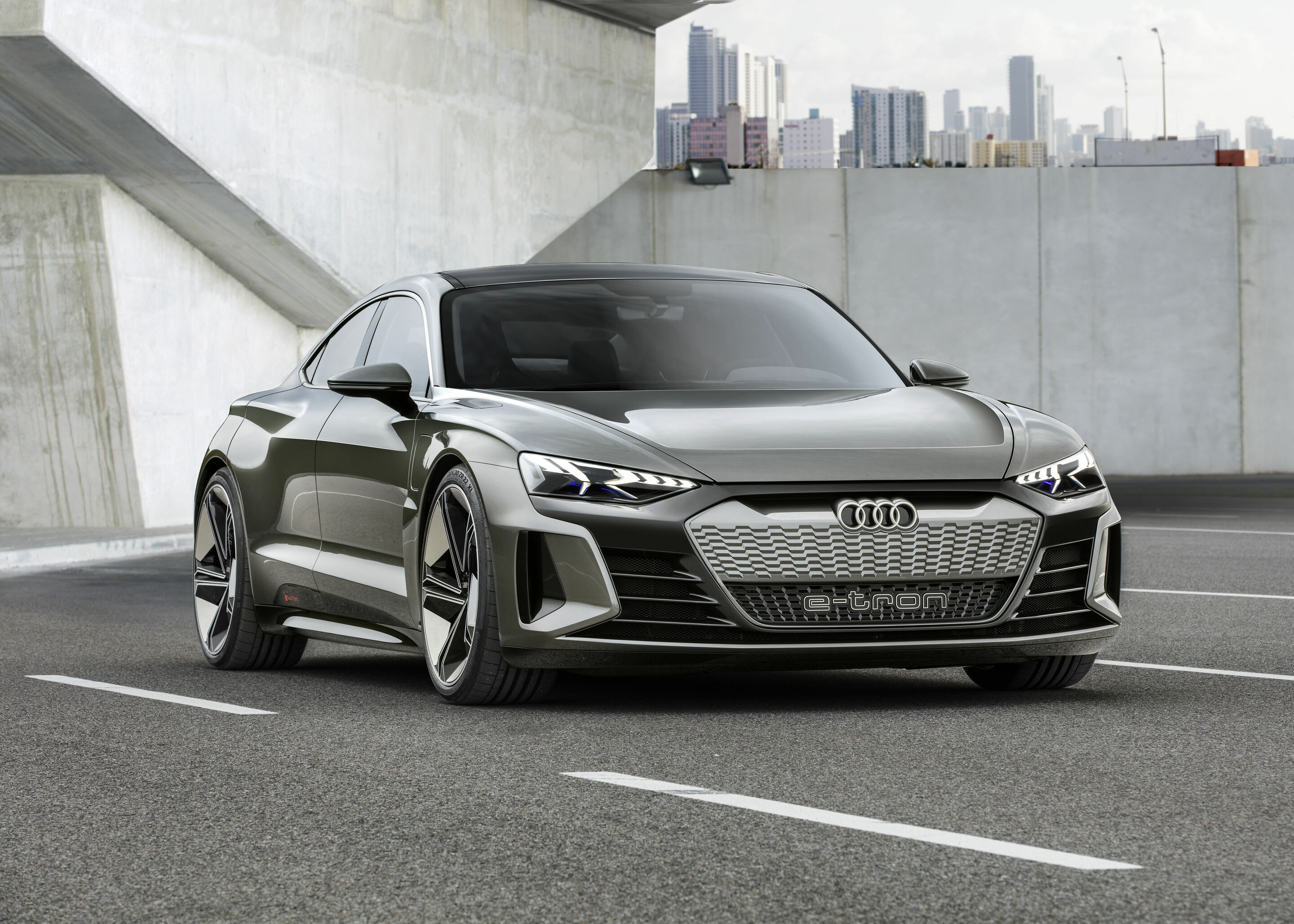 New star in the movie capital – the Audi e-tron GT concept