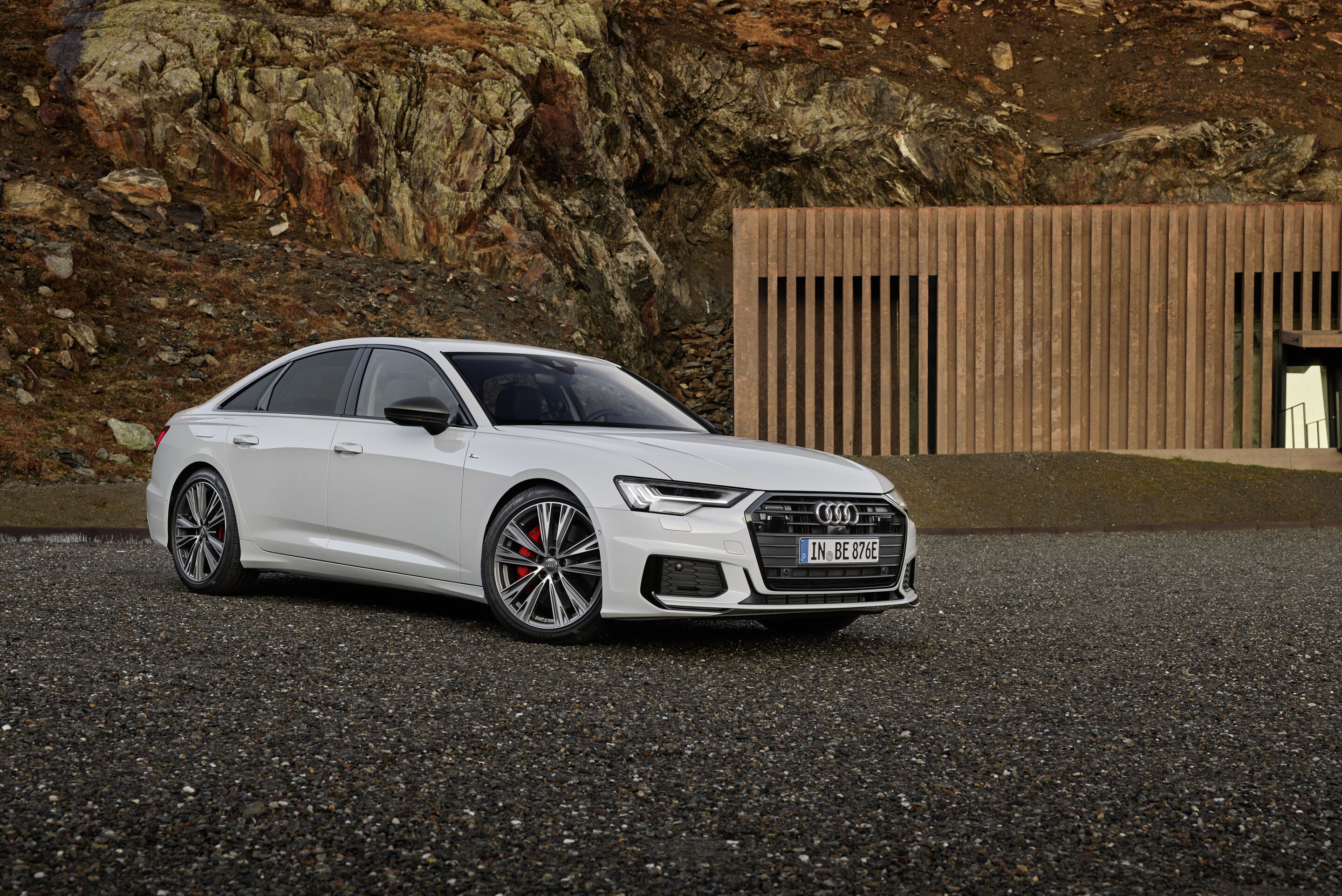 Electrifying full-size sedan: the Audi A6 55 TFSI e quattro