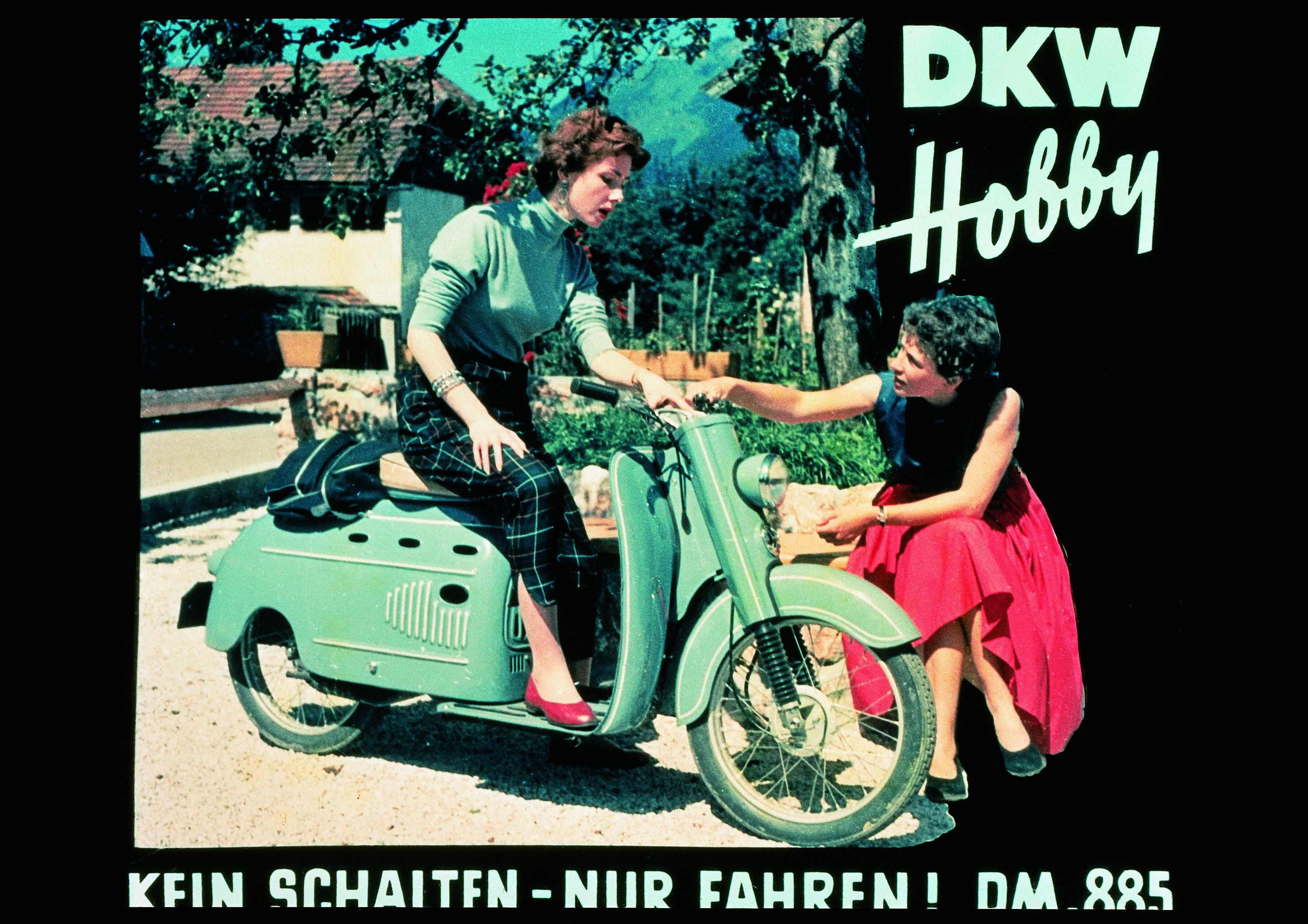 DKW Hobby-Roller, Einzelzylinder-Zweitaktmotor, 74 ccm, 3 PS, Höchstgeschwindigkeit: 60 km/h, Automatisiertes Uher-Getriebe, 1954-1957