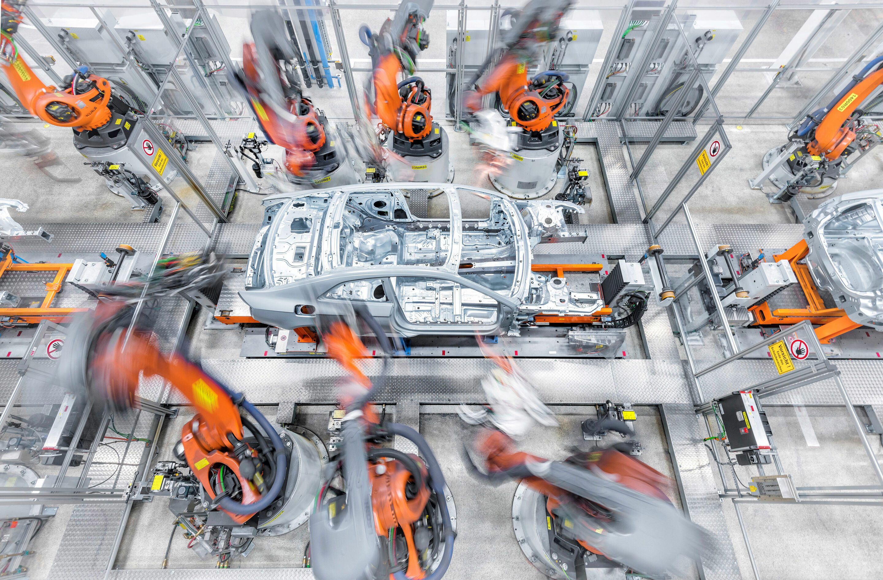 View the Audi A3 body shop on your screen; go to the Audi A4 assembly line with a mouse click
