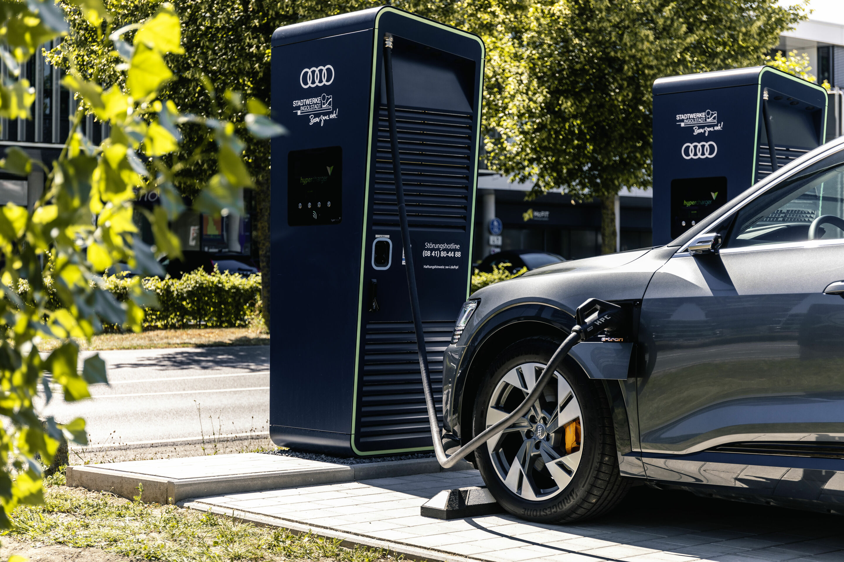 Audi und SWI eröffnen Schnellladepark
