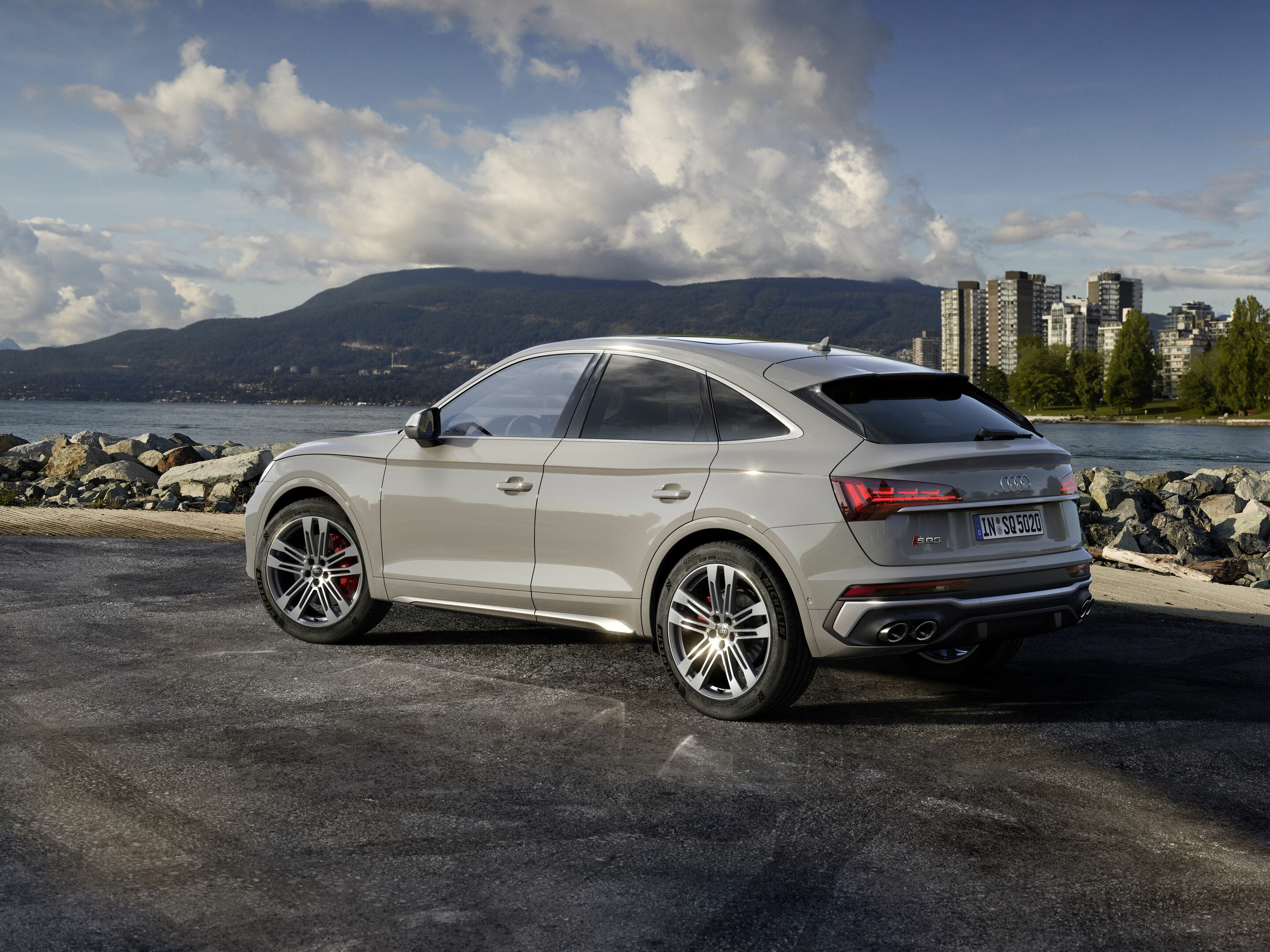 Sporty, practical and elegant: The Q5 Sportback and the SQ5 Sportback TDI