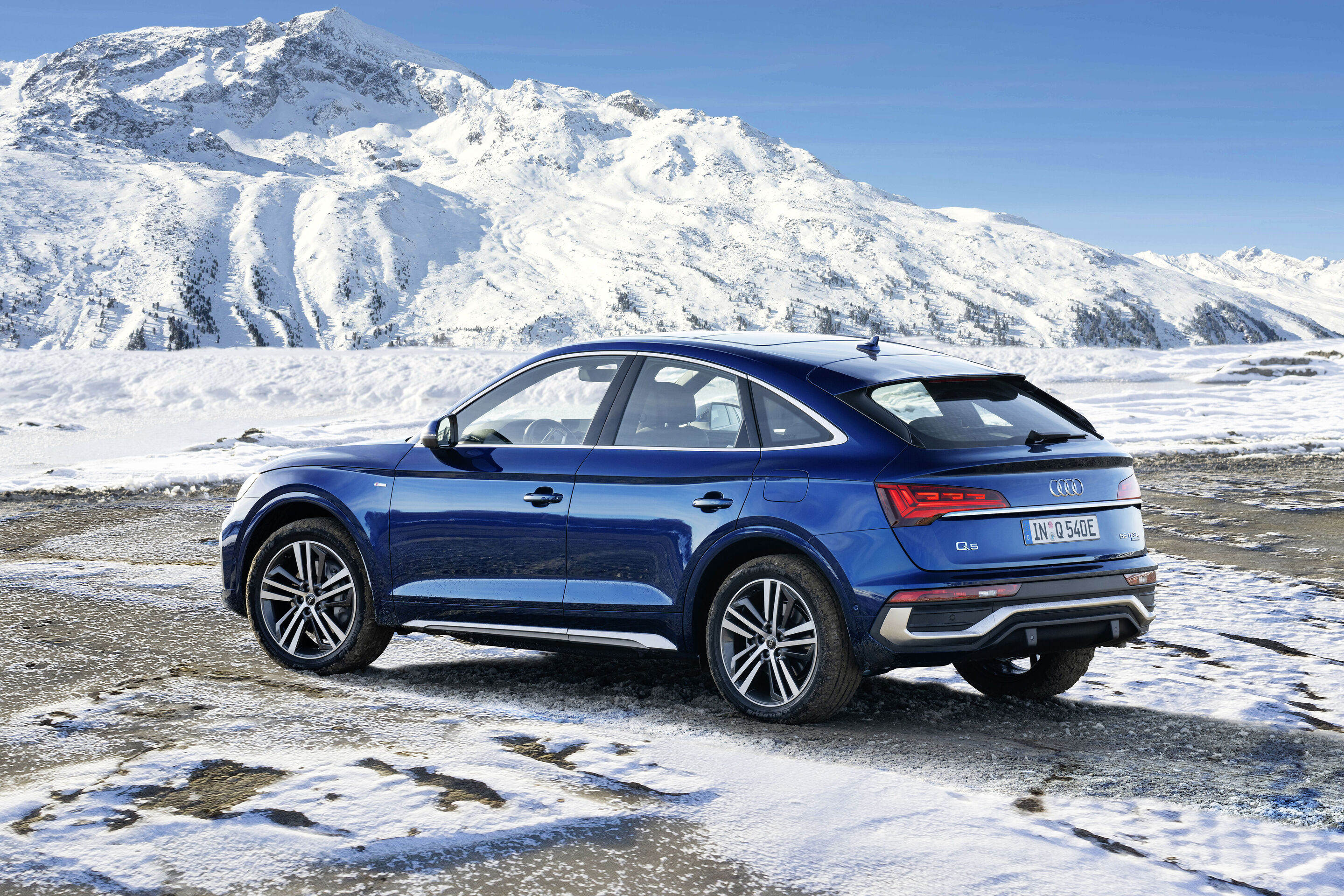 Sporty and elegant plug-in hybrid: the Audi Q5 Sportback TFSI e