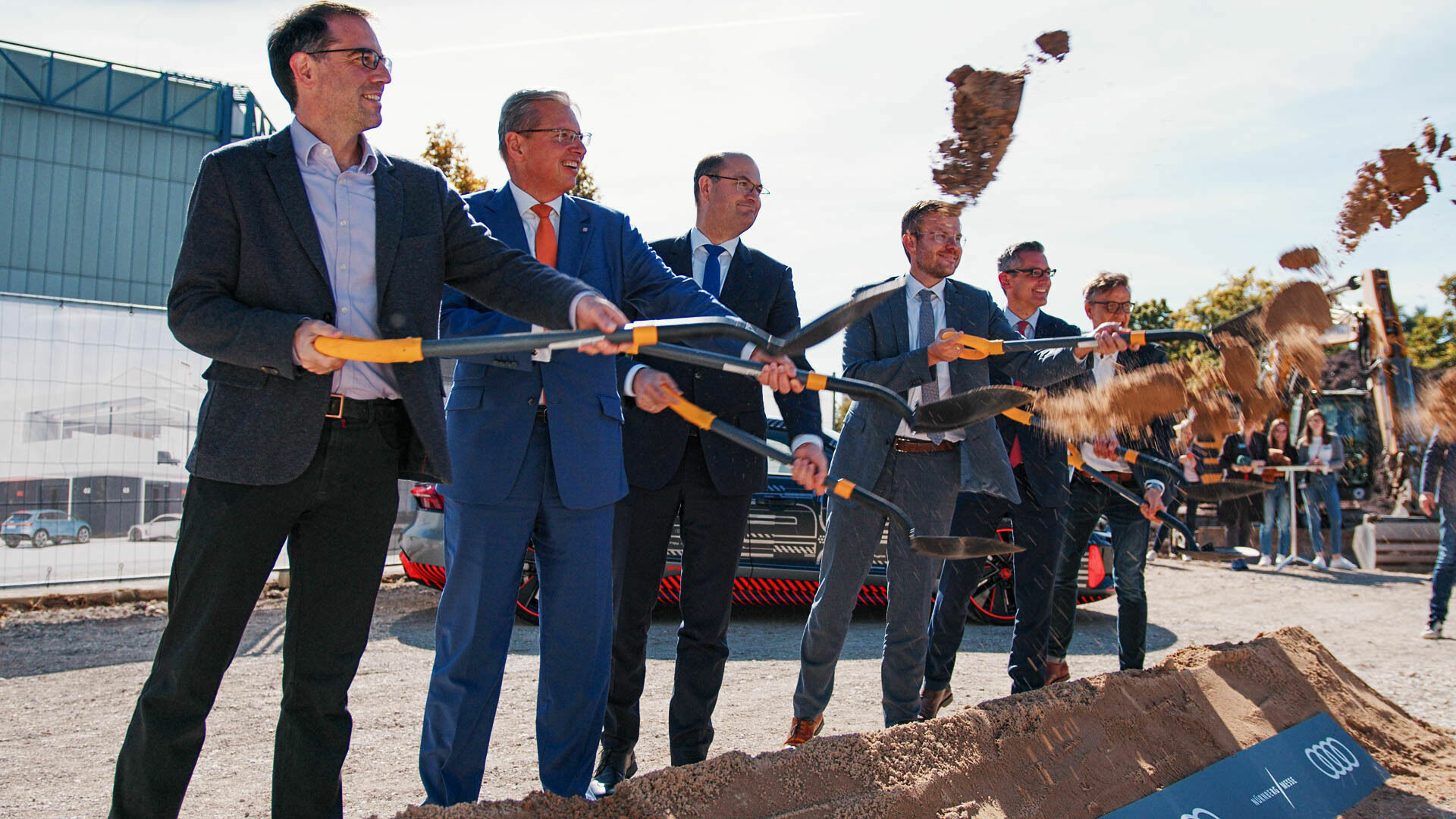 Spatenstich für den weltweit ersten Audi charging hub