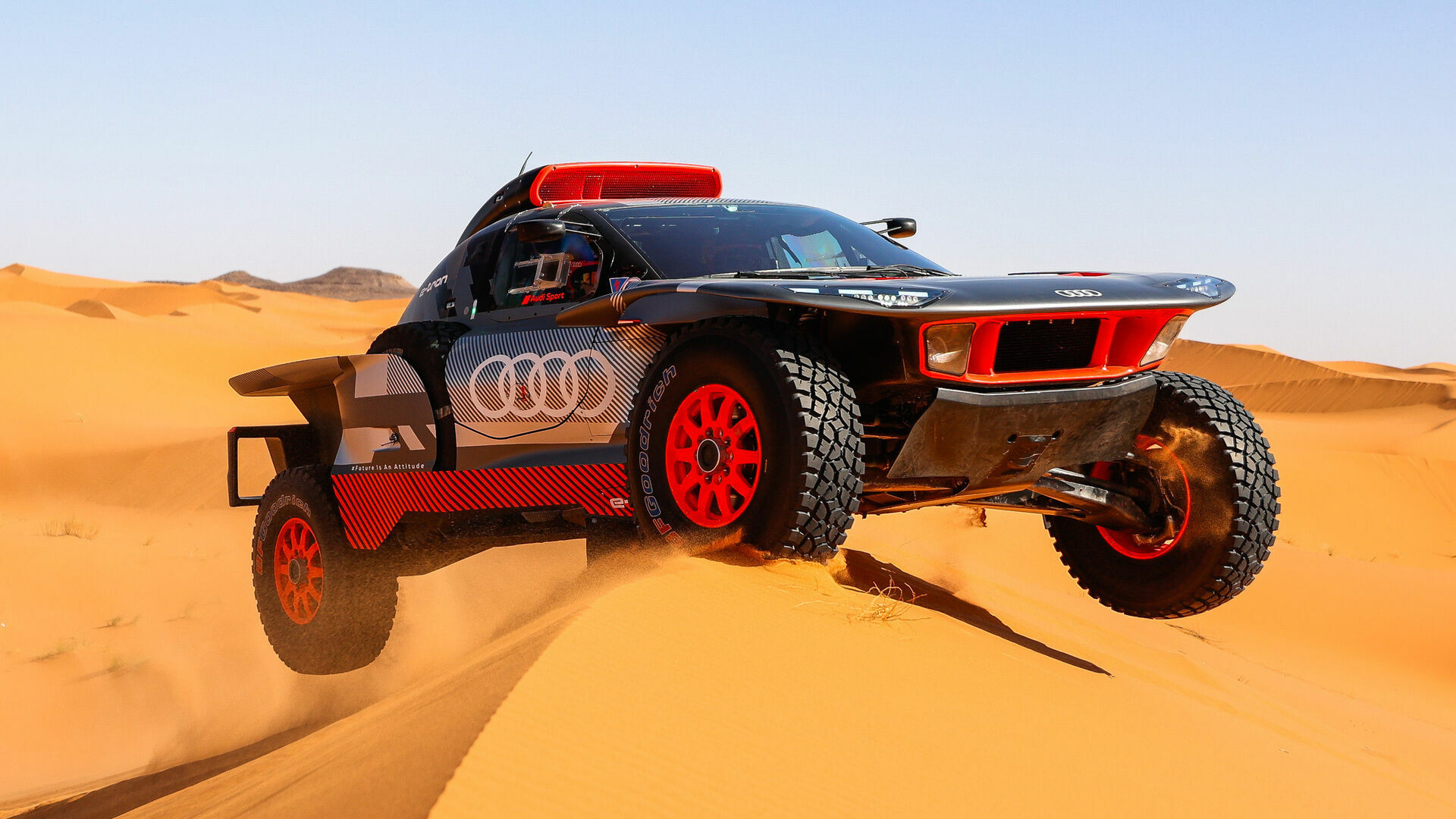 Inside Dakar: Improvements of the Audi RS Q e-tron E2