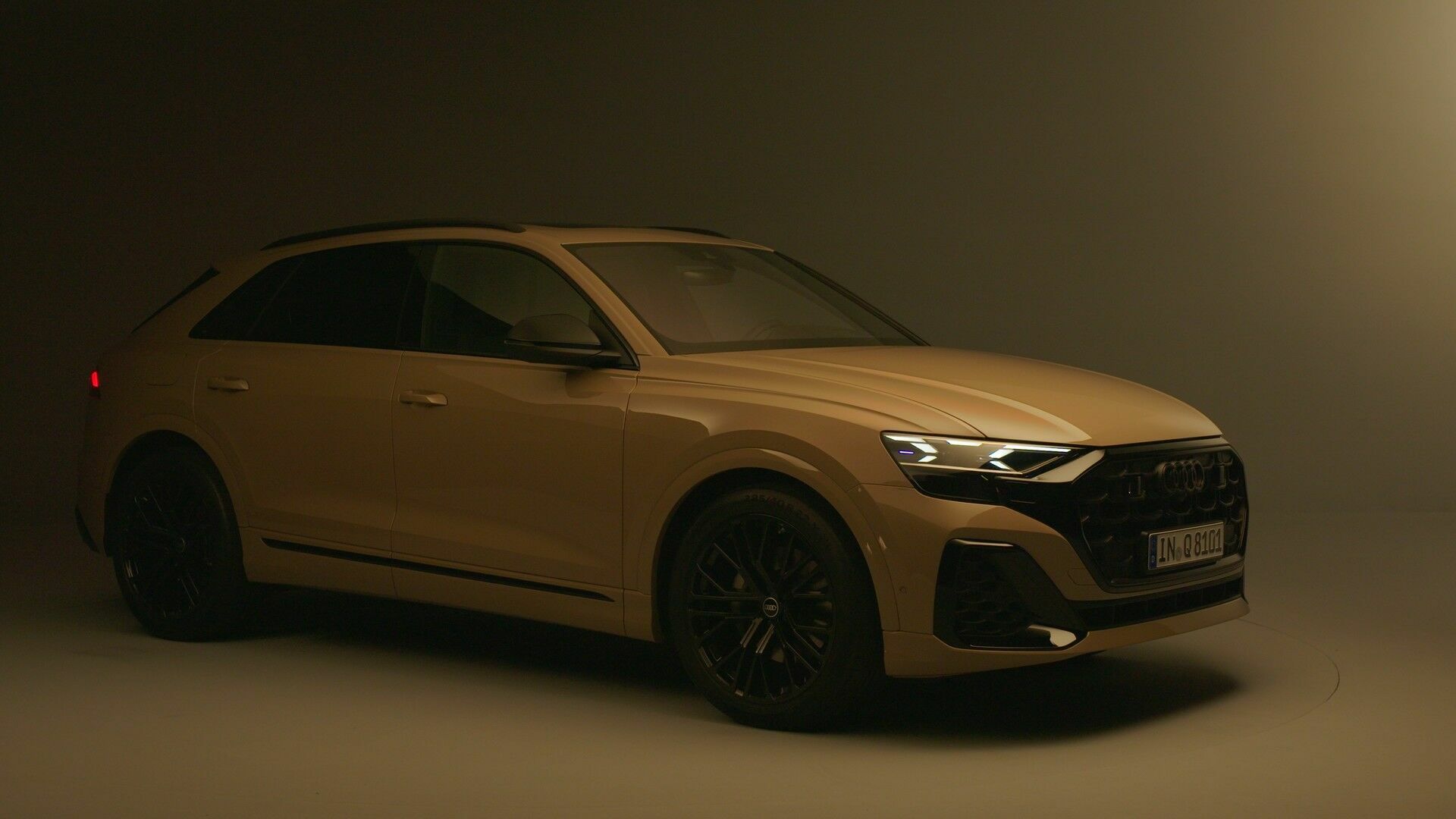 Audi Q8 – Trailer (Studio)